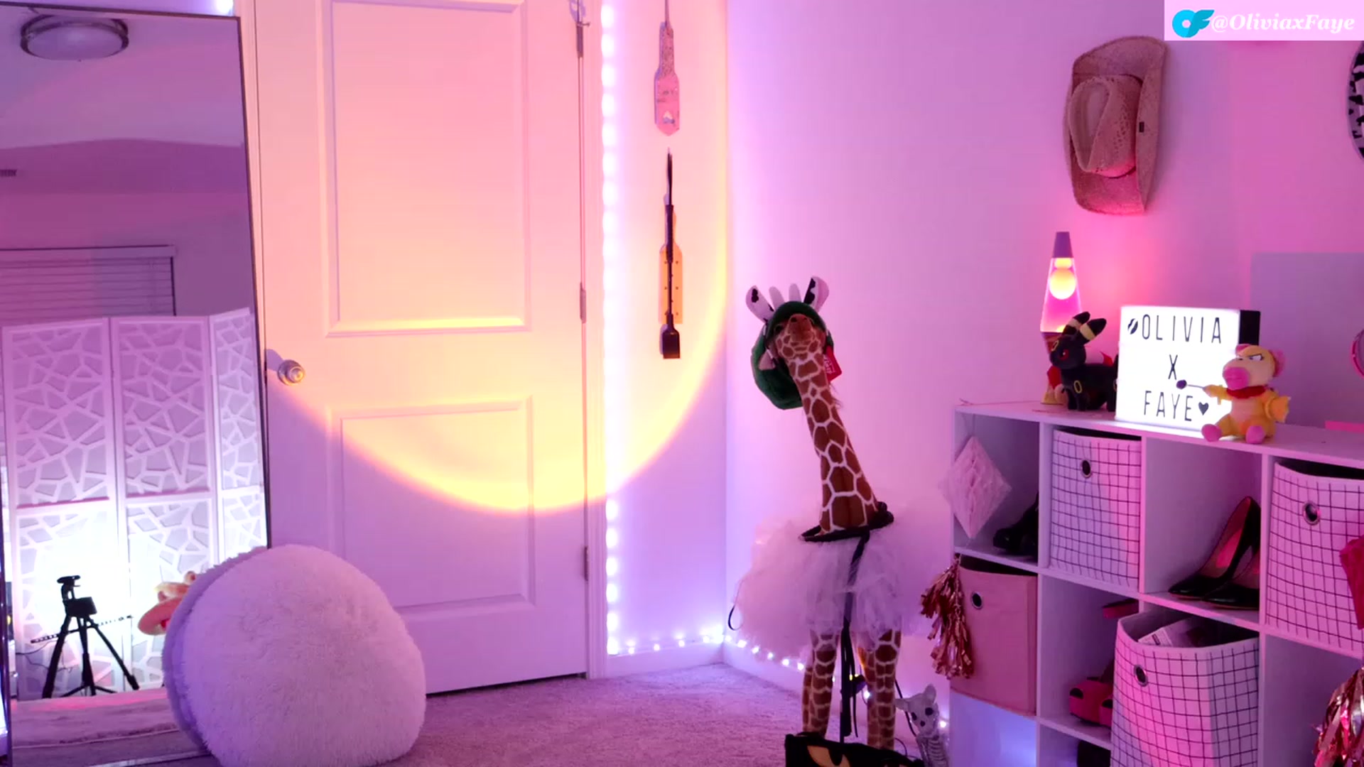 Gallery image thumbnail from OliviaxFaye's myfreecams stream on, 11/09/2023, 06:15 image 8 of 20