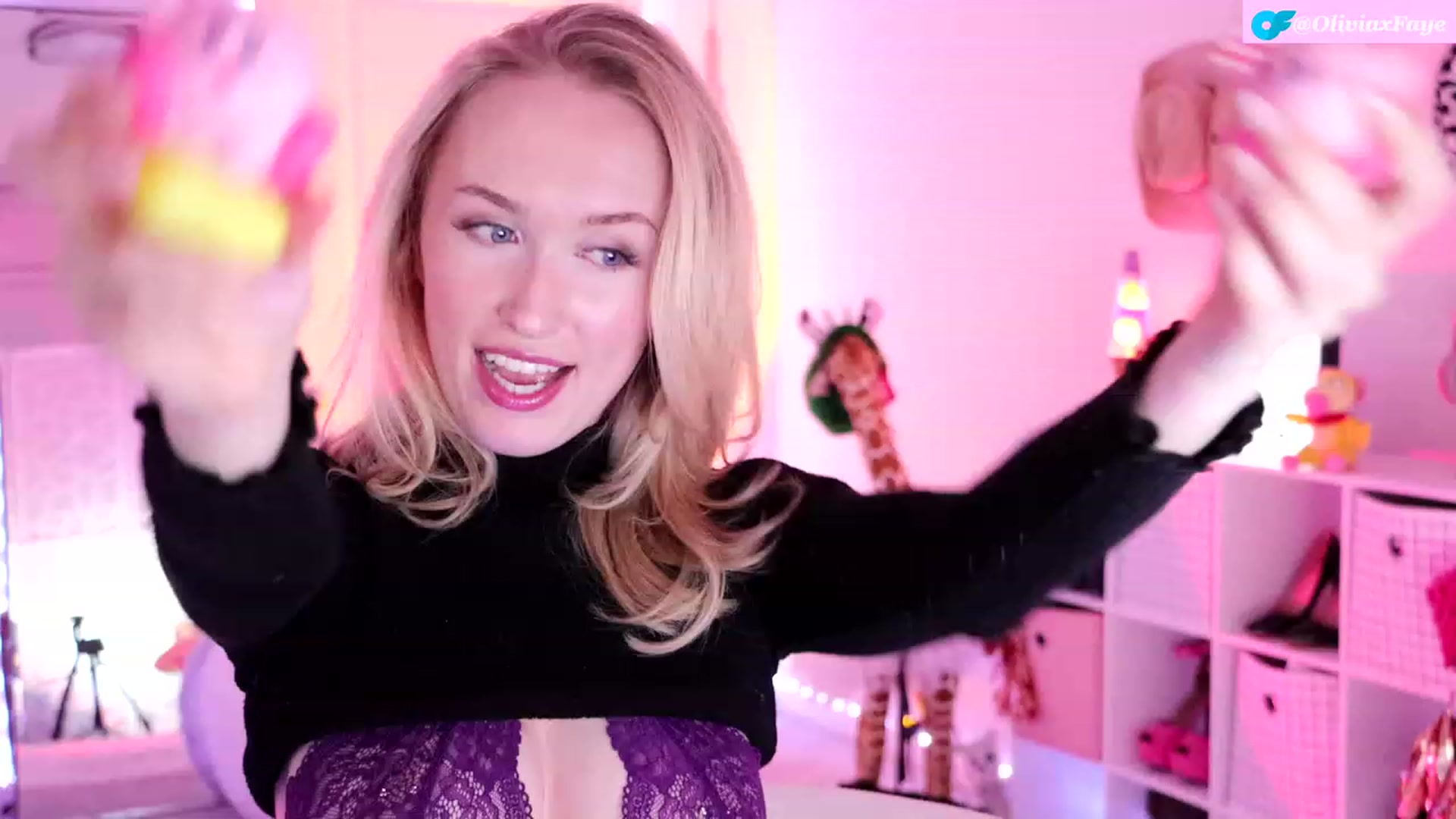 Gallery image thumbnail from OliviaxFaye's myfreecams stream on, 11/09/2023, 06:15 image 2 of 20