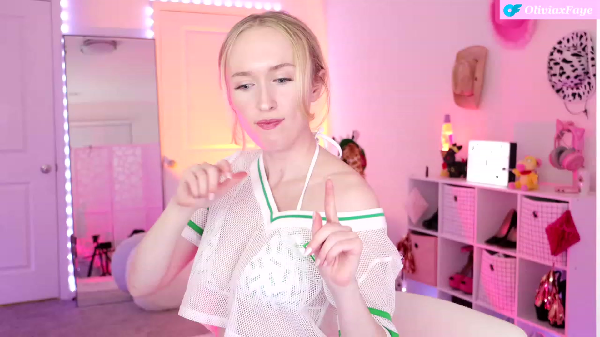 Gallery image thumbnail from OliviaxFaye's myfreecams stream on, 11/10/2023, 05:57 image 5 of 20