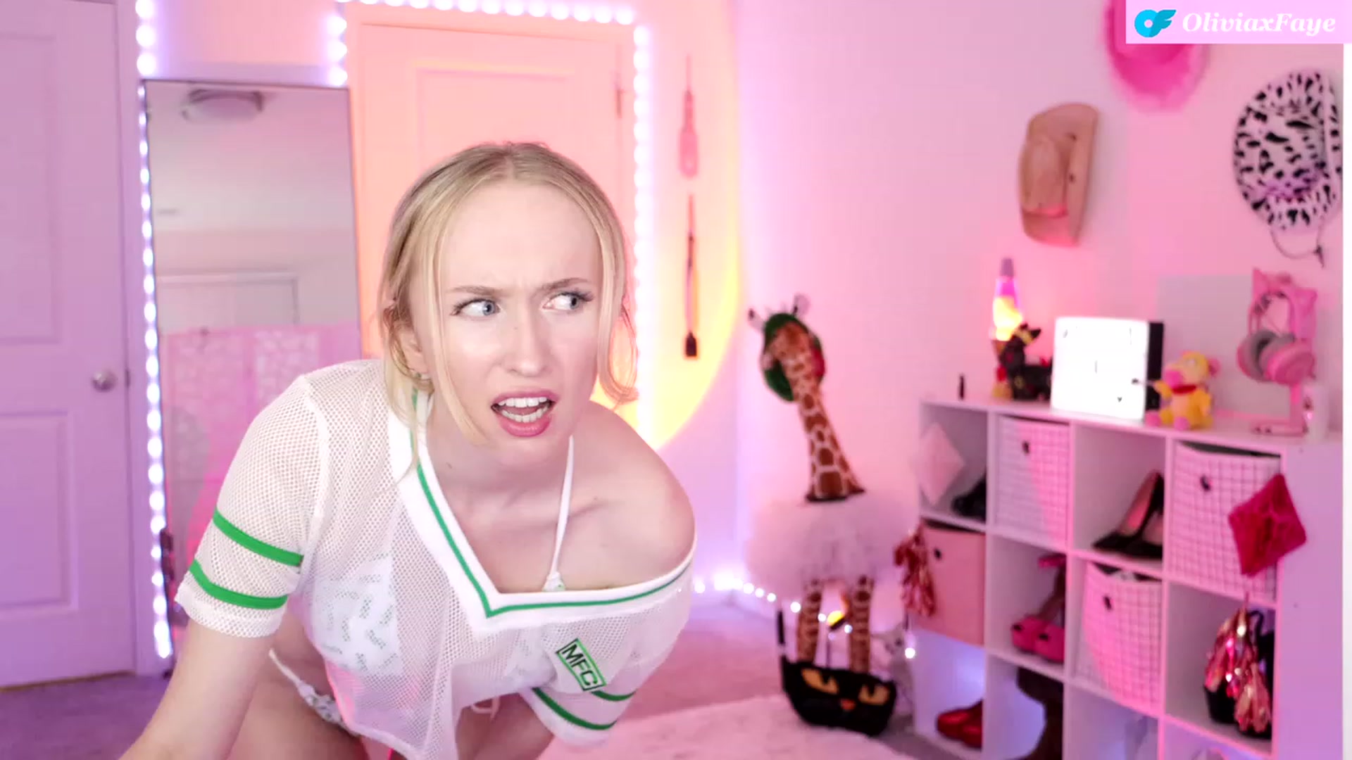 Gallery image thumbnail from OliviaxFaye's myfreecams stream on, 11/10/2023, 05:57 image 7 of 20