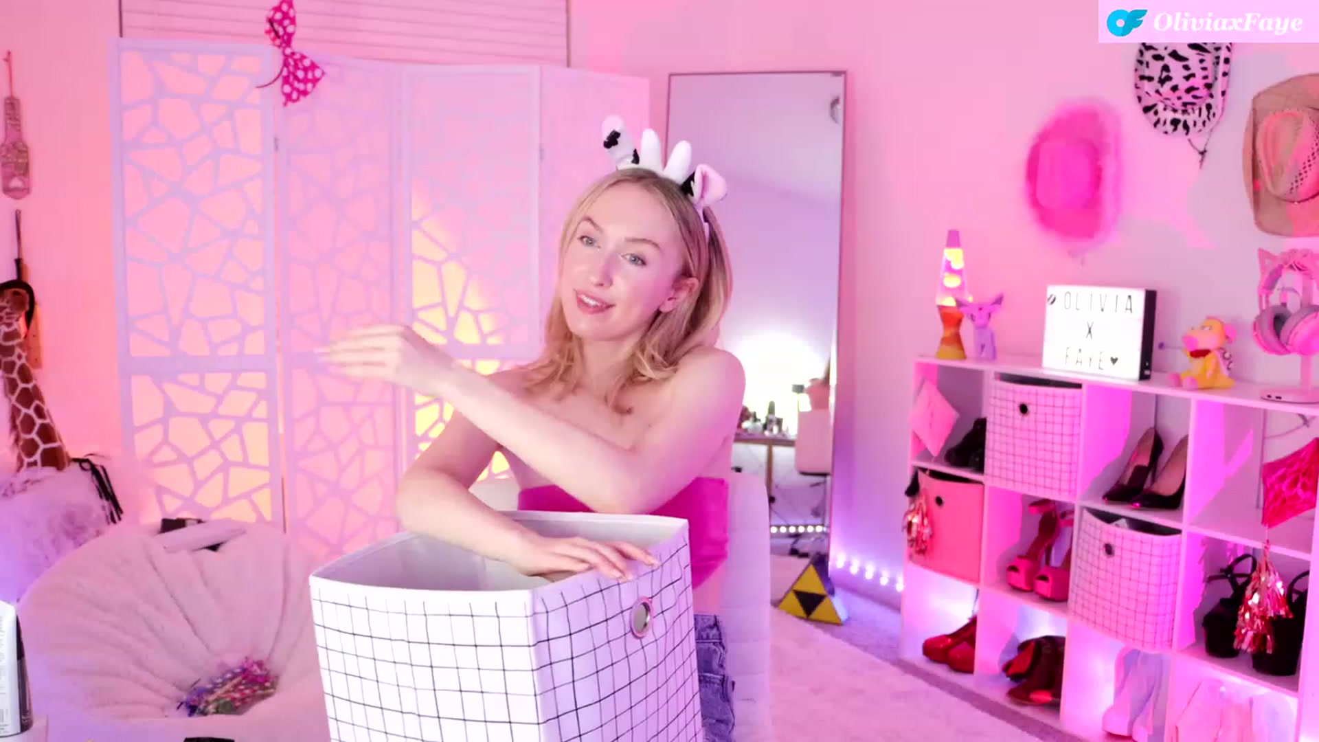 Gallery image thumbnail from OliviaxFaye's myfreecams stream on, 02/02/2024, 02:56 image 19 of 20
