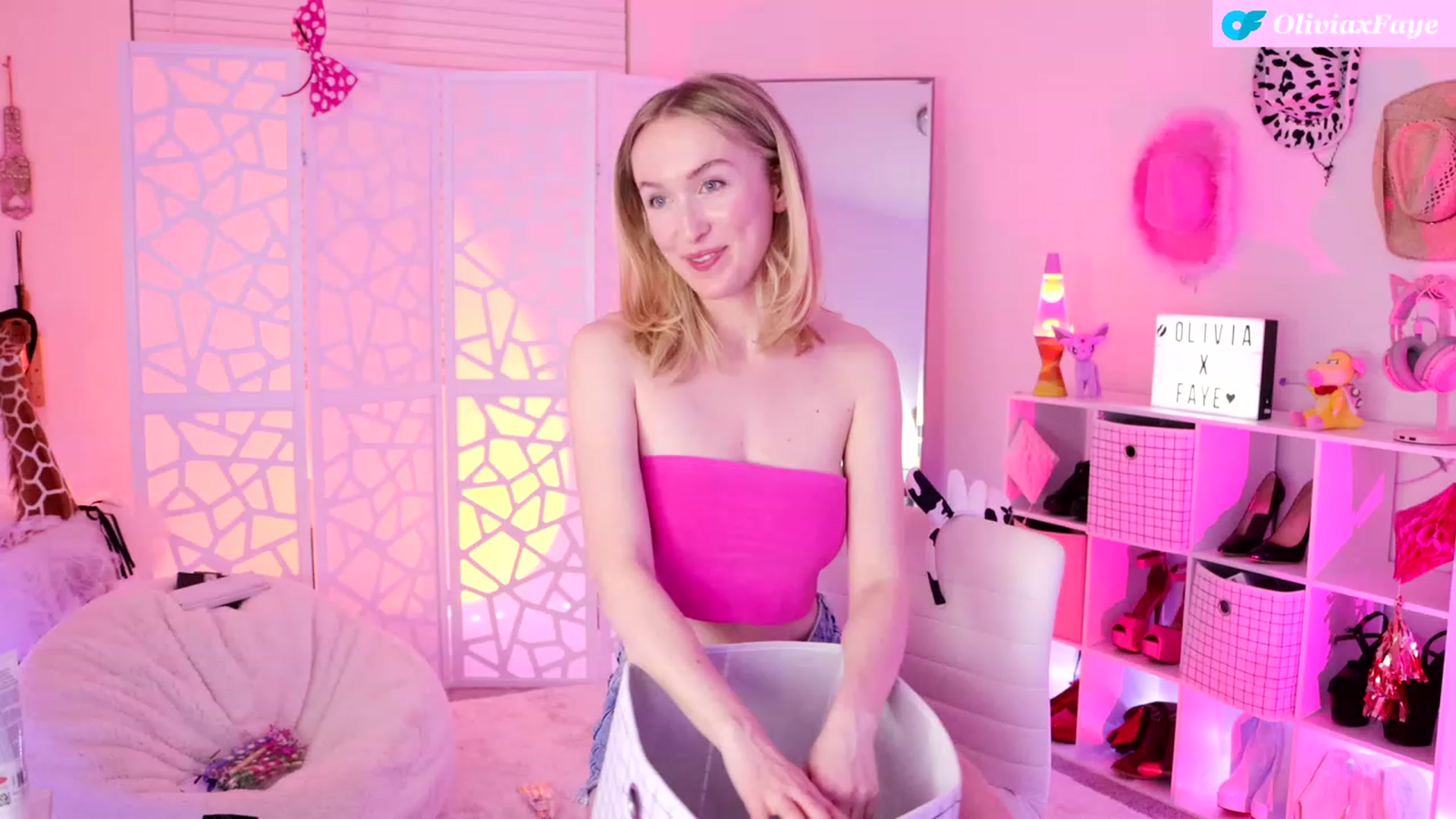 Gallery image thumbnail from OliviaxFaye's myfreecams stream on, 02/02/2024, 02:56 image 14 of 20