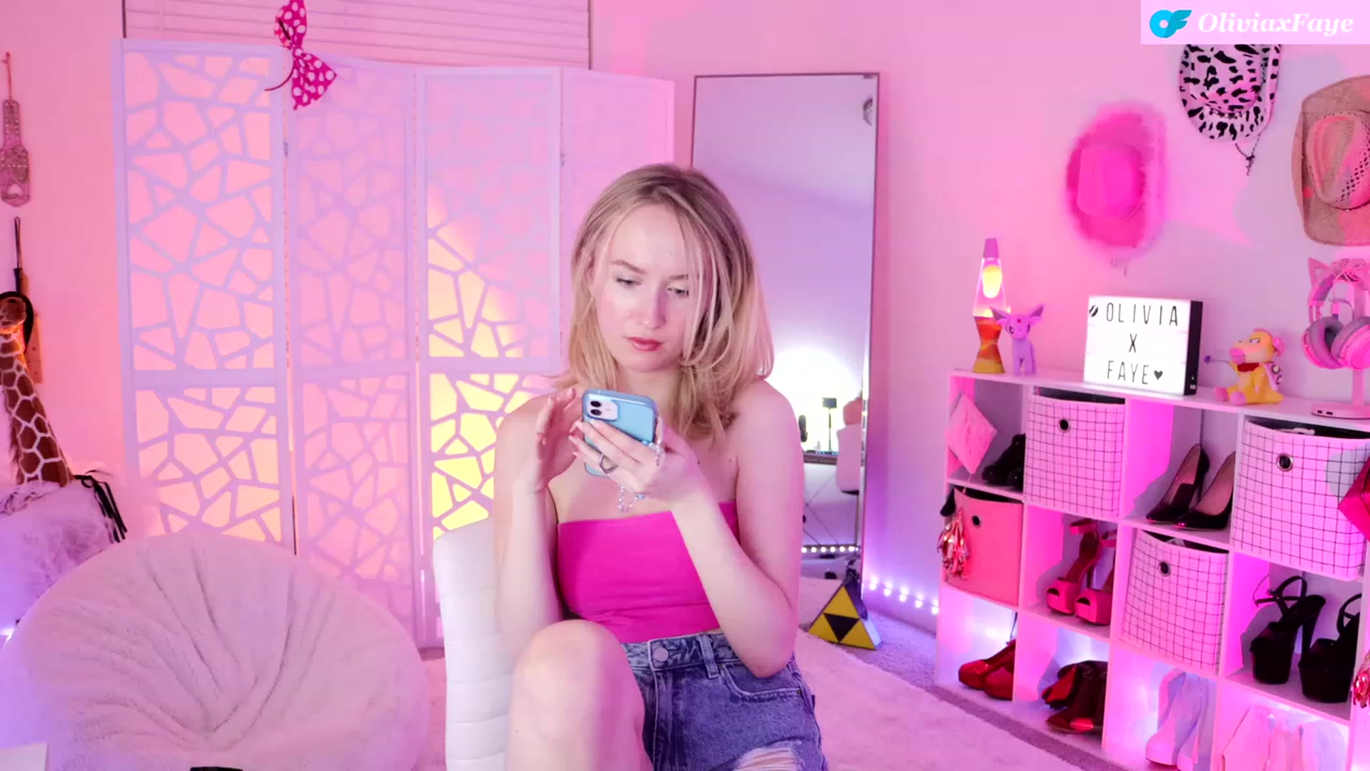 Gallery image thumbnail from OliviaxFaye's myfreecams stream on, 02/02/2024, 02:56 image 2 of 20