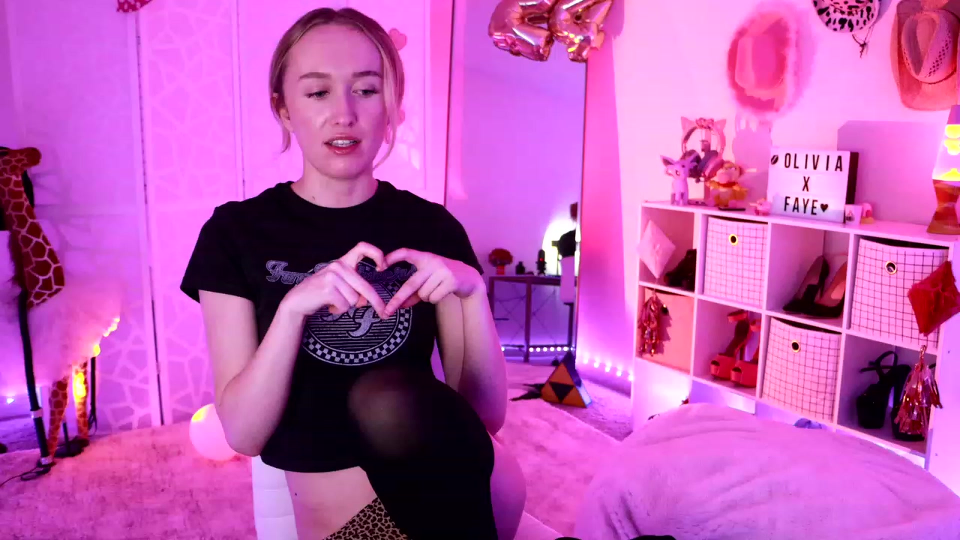 Gallery image thumbnail from OliviaxFaye's myfreecams stream on, 03/07/2024, 03:37 image 5 of 20