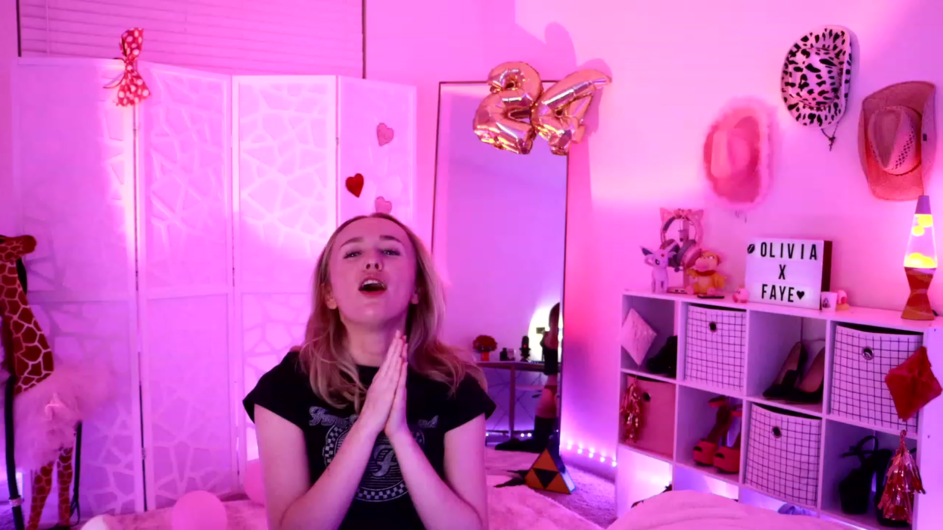 Gallery image thumbnail from OliviaxFaye's myfreecams stream on, 03/07/2024, 03:37 image 11 of 20