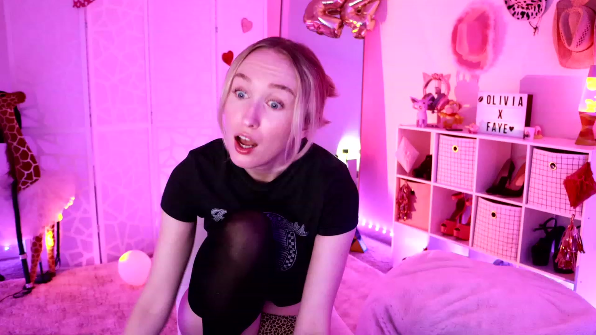 Gallery image thumbnail from OliviaxFaye's myfreecams stream on, 03/07/2024, 03:37 image 6 of 20