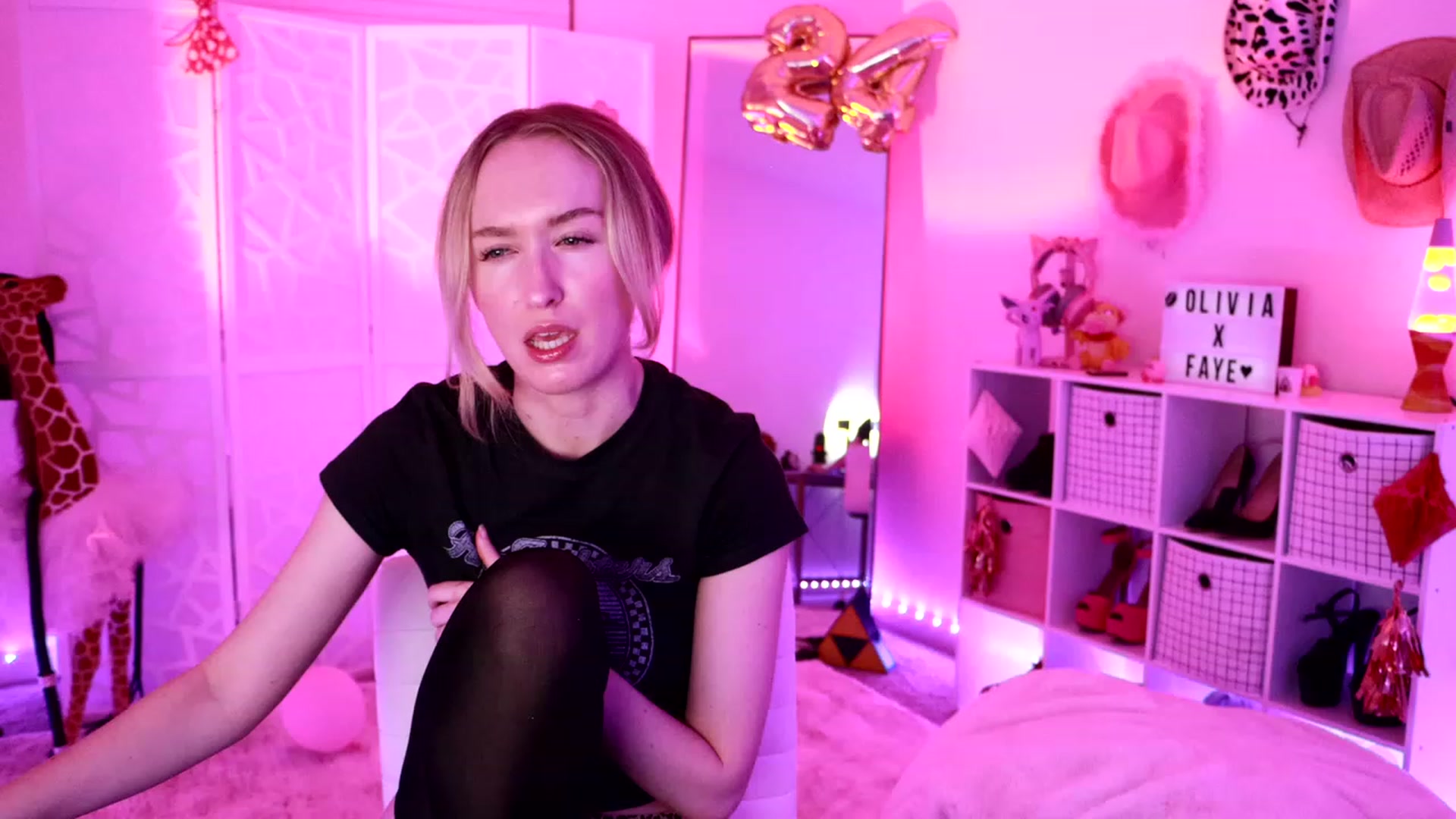 Gallery image thumbnail from OliviaxFaye's myfreecams stream on, 03/07/2024, 03:37 image 15 of 20