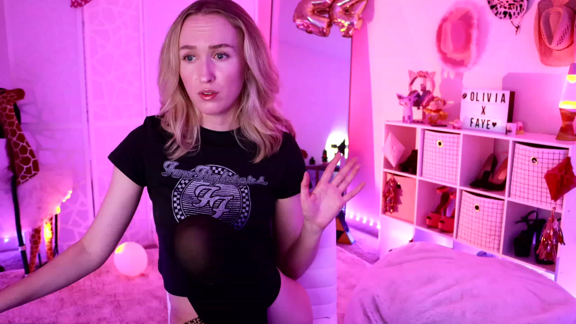 Gallery image thumbnail from OliviaxFaye's myfreecams stream on, 03/07/2024, 03:37 image 2 of 20