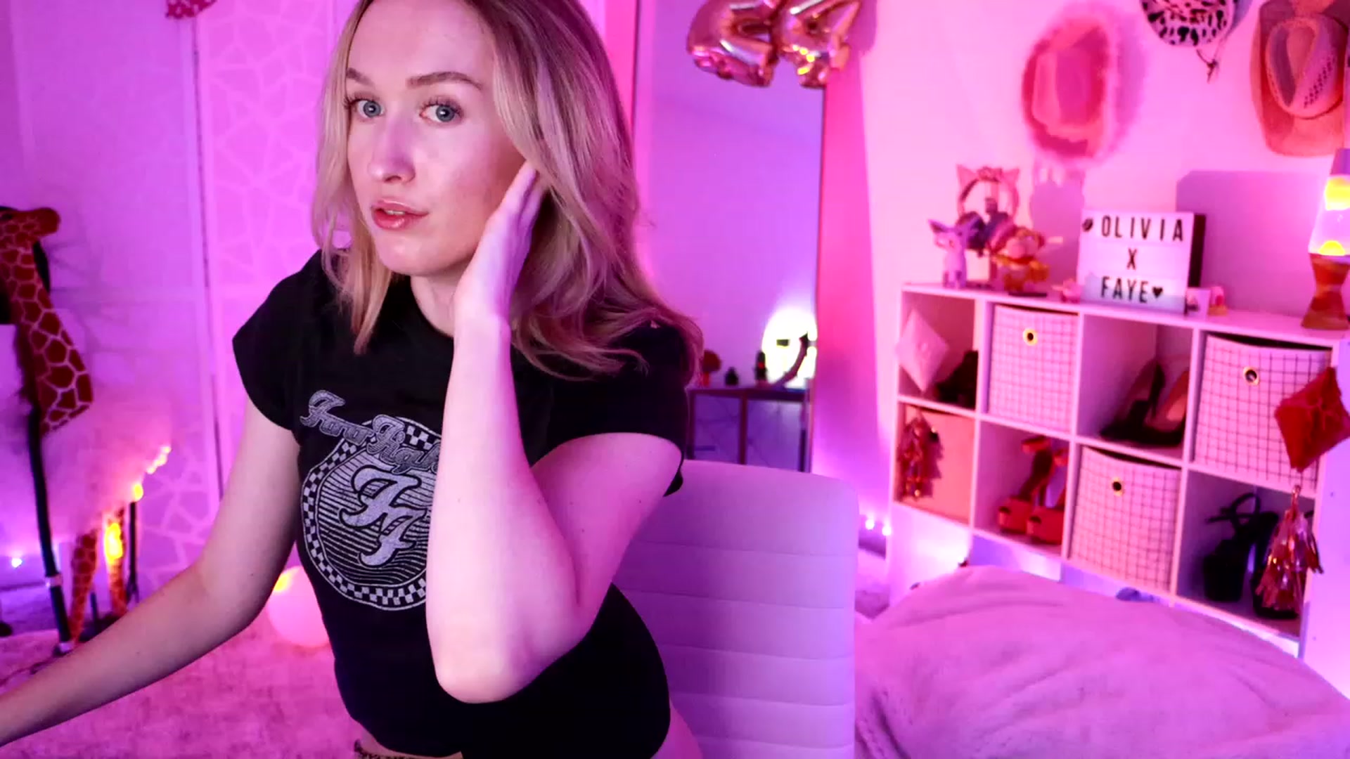 Gallery image thumbnail from OliviaxFaye's myfreecams stream on, 03/07/2024, 03:37 image 1 of 20