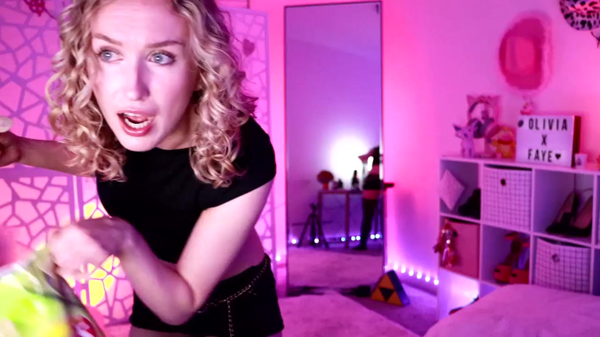 Gallery image thumbnail from OliviaxFaye's myfreecams stream on, 03/23/2024, 03:33 image 12 of 20