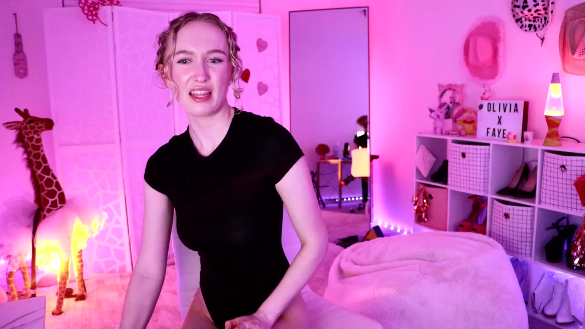 Gallery image thumbnail from OliviaxFaye's myfreecams stream on, 03/30/2024, 03:02 image 8 of 20