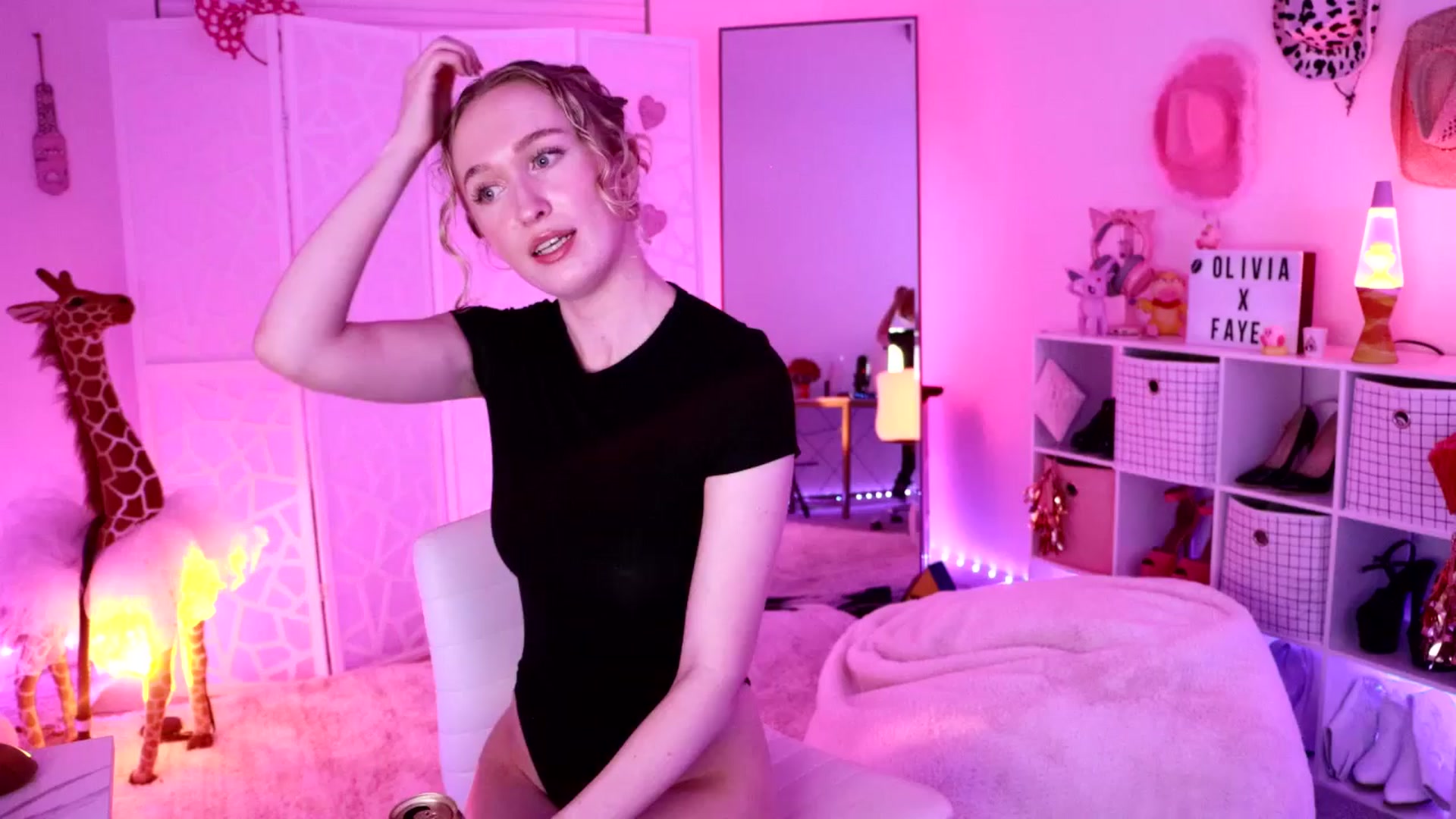 Gallery image thumbnail from OliviaxFaye's myfreecams stream on, 03/30/2024, 03:02 image 13 of 20