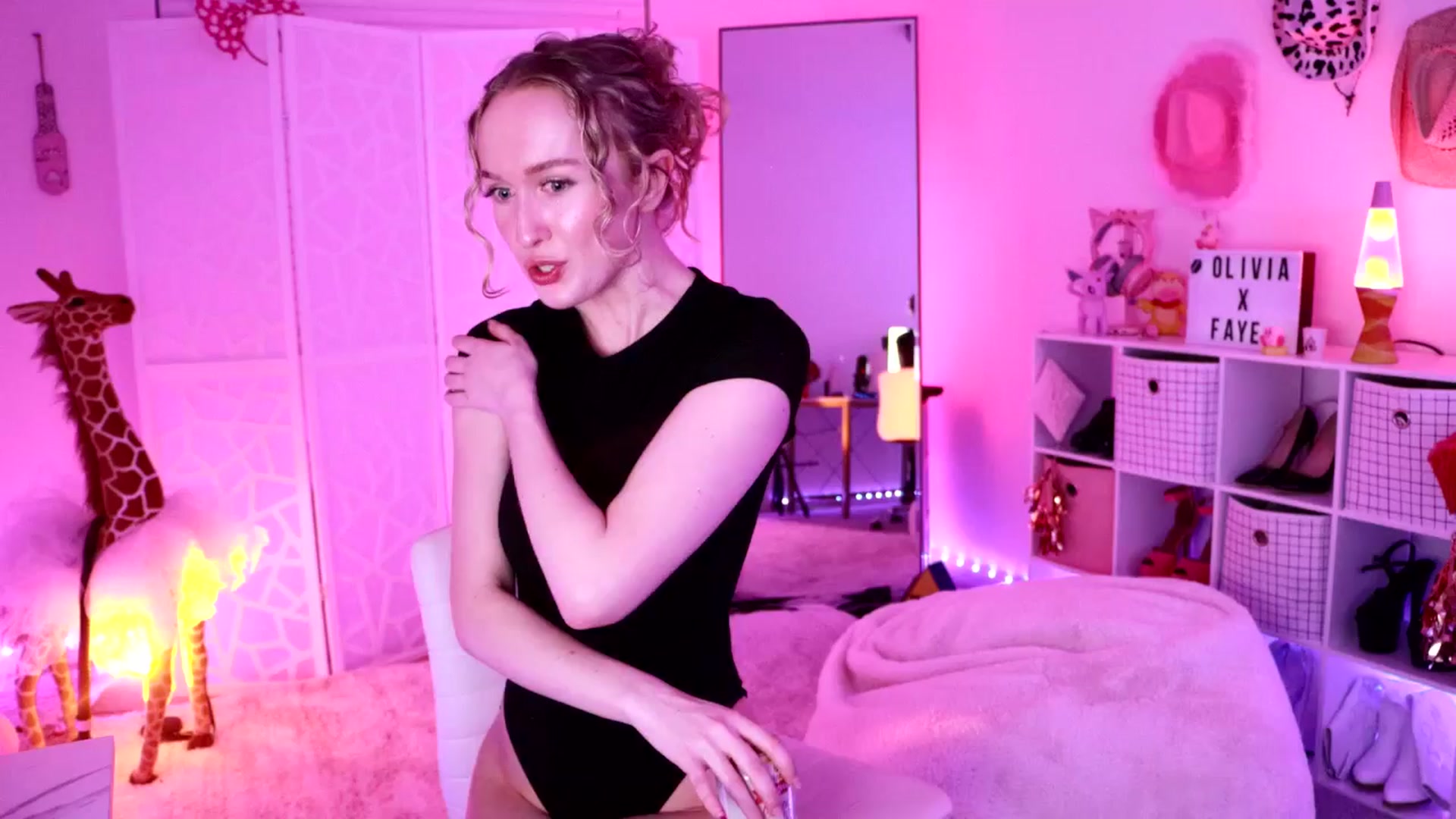 Gallery image thumbnail from OliviaxFaye's myfreecams stream on, 03/30/2024, 03:02 image 6 of 20
