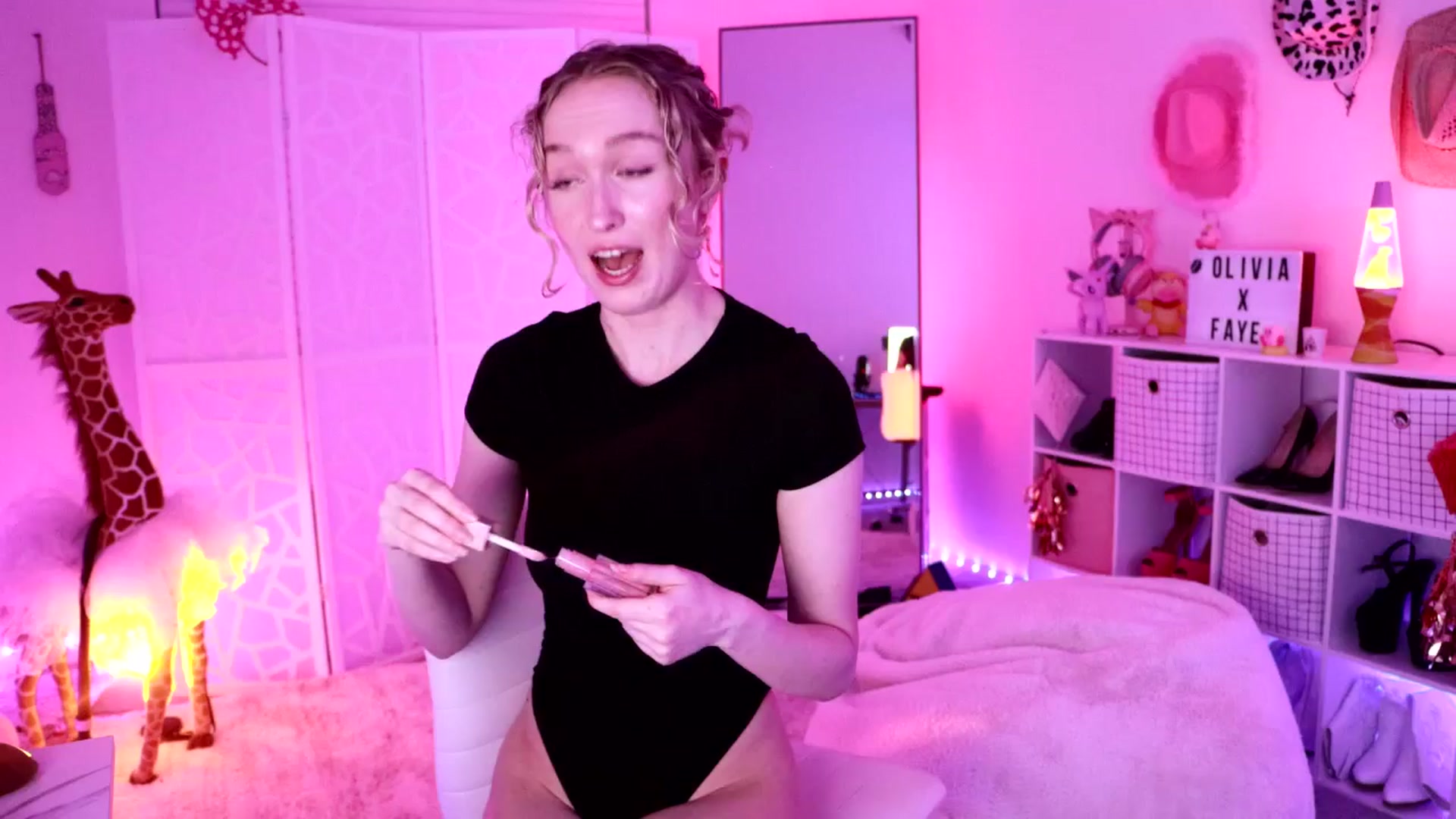 Gallery image thumbnail from OliviaxFaye's myfreecams stream on, 03/30/2024, 03:02 image 16 of 20