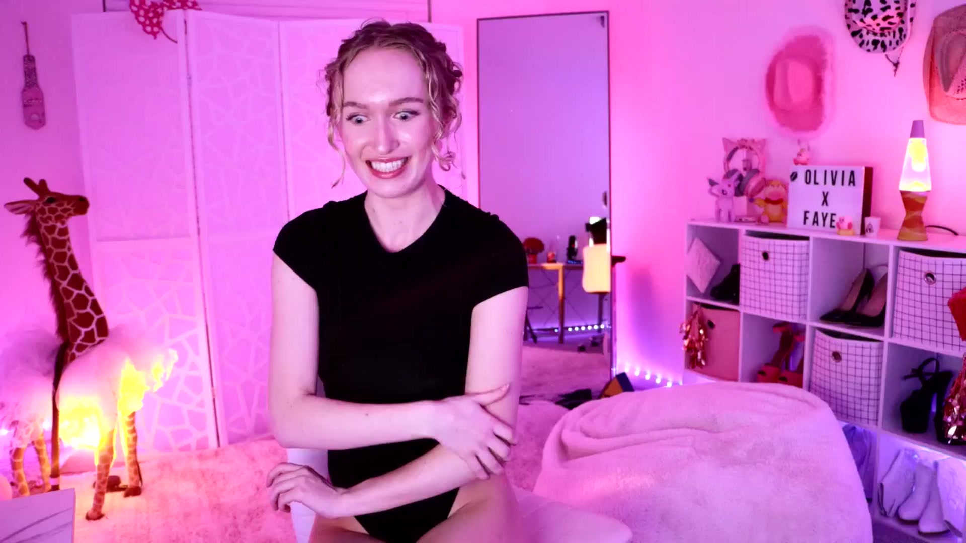 Gallery image thumbnail from OliviaxFaye's myfreecams stream on, 03/30/2024, 03:02 image 2 of 20