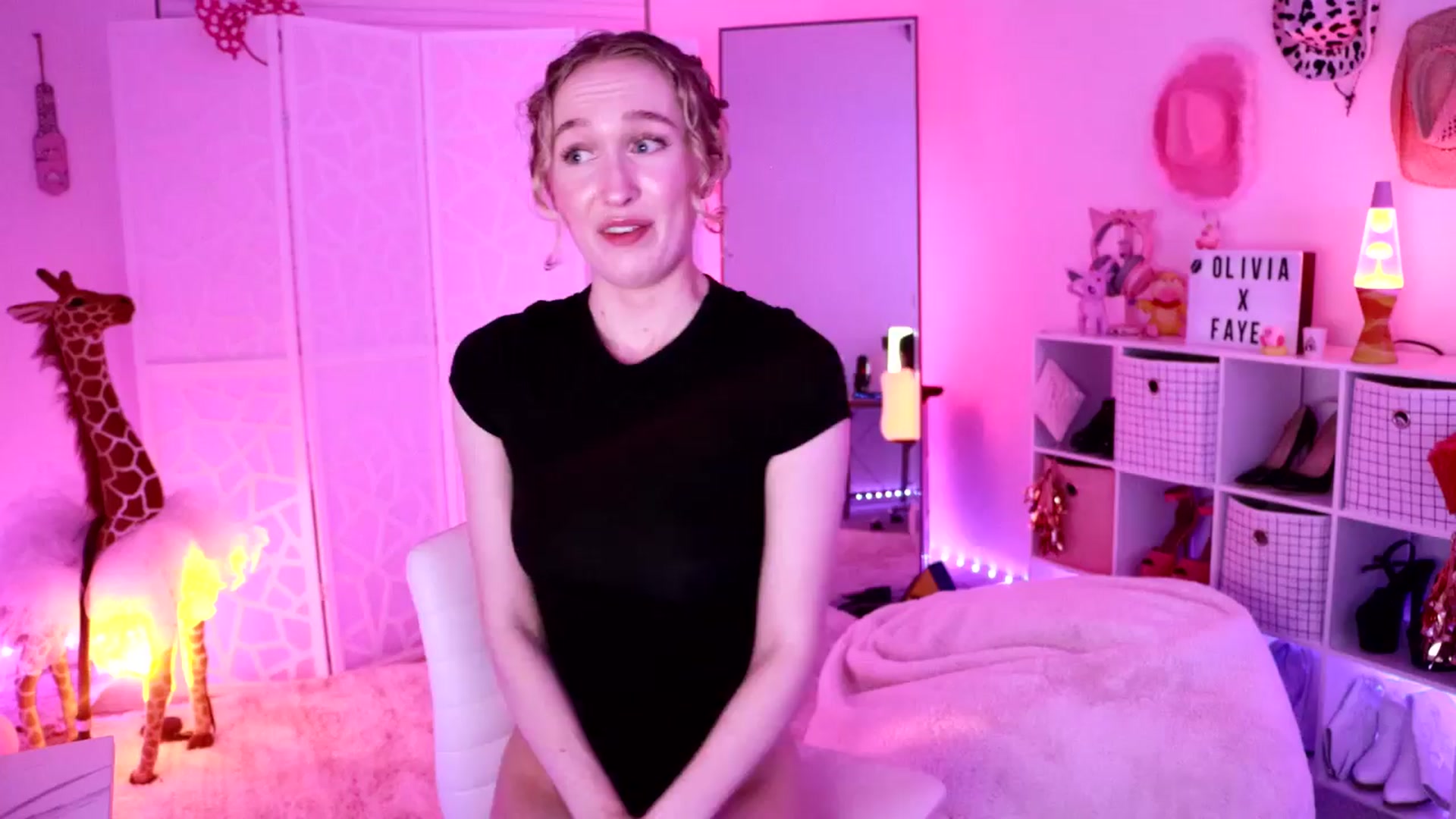 Gallery image thumbnail from OliviaxFaye's myfreecams stream on, 03/30/2024, 03:02 image 7 of 20