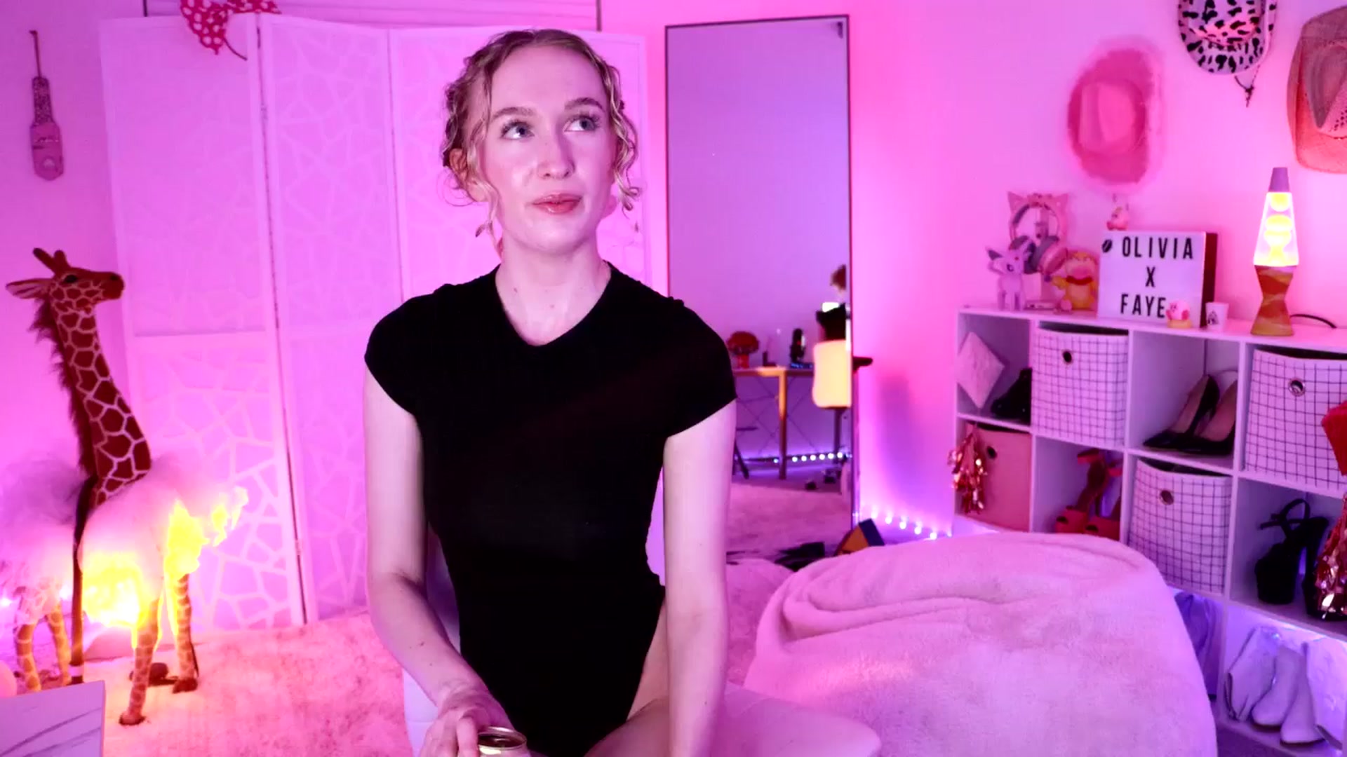Gallery image thumbnail from OliviaxFaye's myfreecams stream on, 03/30/2024, 03:02 image 3 of 20
