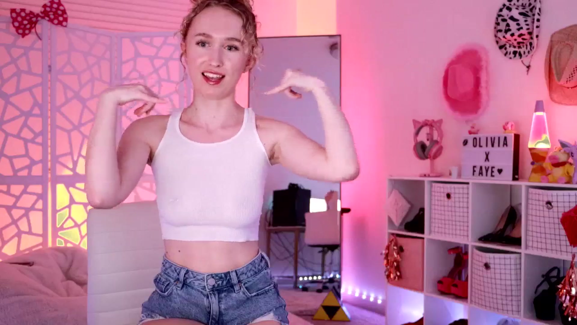 Gallery image thumbnail from OliviaxFaye's myfreecams stream on, 04/20/2024, 03:03 image 11 of 20