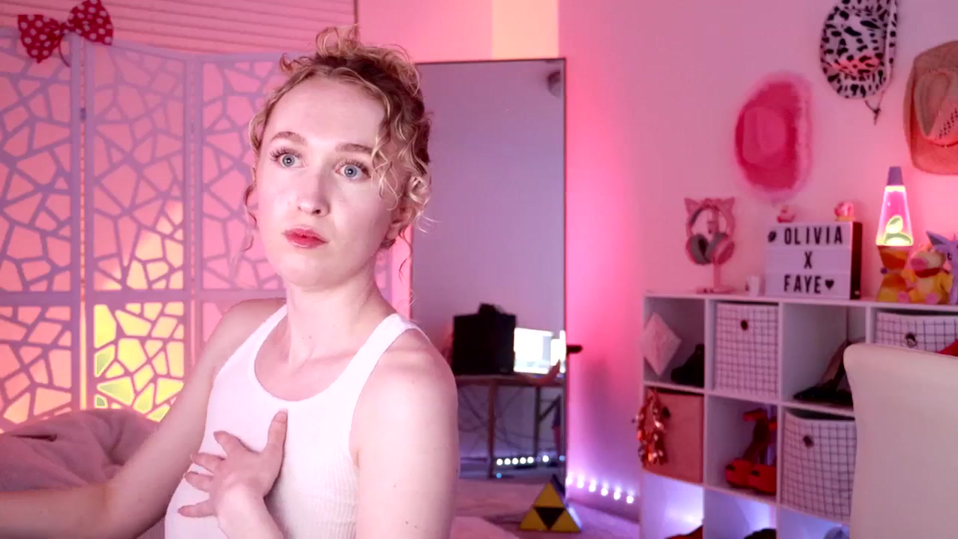 Gallery image thumbnail from OliviaxFaye's myfreecams stream on, 04/20/2024, 03:03 image 12 of 20