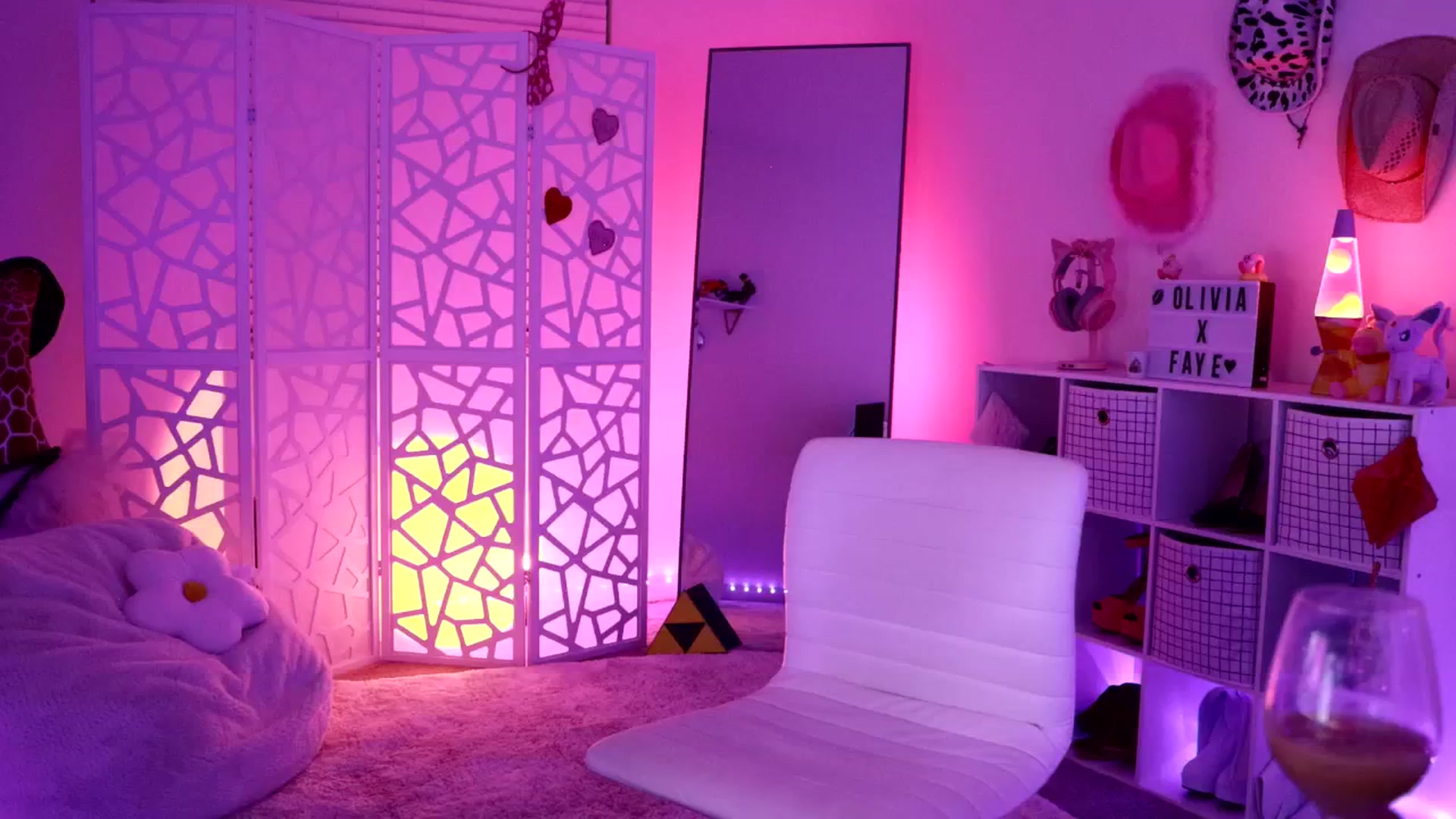 Gallery image thumbnail from OliviaxFaye's myfreecams stream on, 06/08/2024, 03:42 image 4 of 20