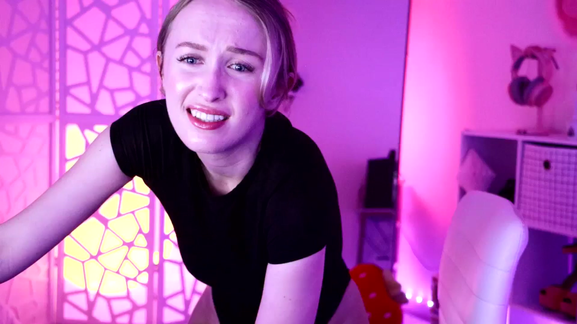 Gallery image thumbnail from OliviaxFaye's myfreecams stream on, 06/11/2024, 03:39 image 8 of 20