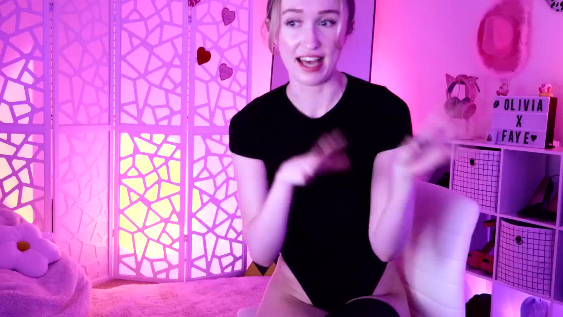 Gallery image thumbnail from OliviaxFaye's myfreecams stream on, 06/11/2024, 03:39 image 9 of 20