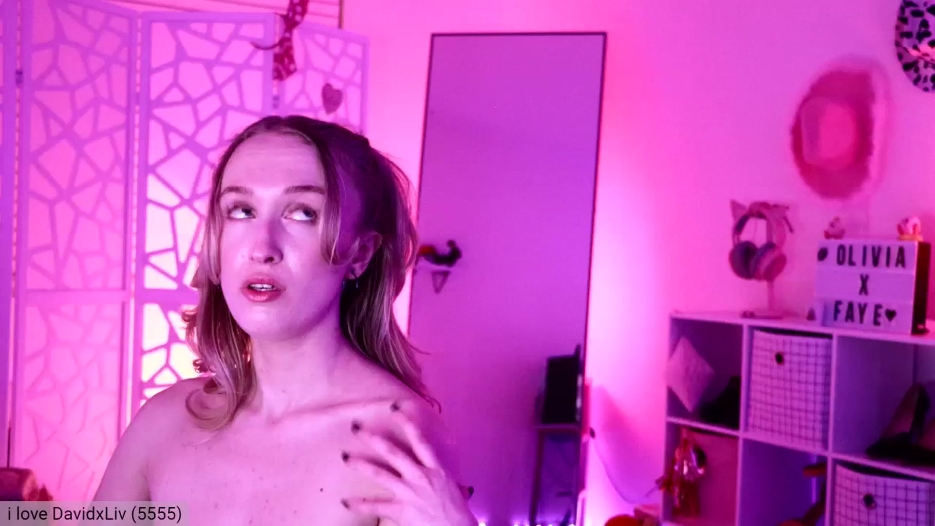 Gallery image thumbnail from OliviaxFaye's myfreecams stream on, 06/15/2024, 05:17 image 11 of 20