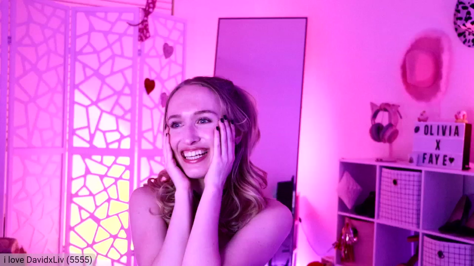 Gallery image thumbnail from OliviaxFaye's myfreecams stream on, 06/15/2024, 05:17 image 3 of 20