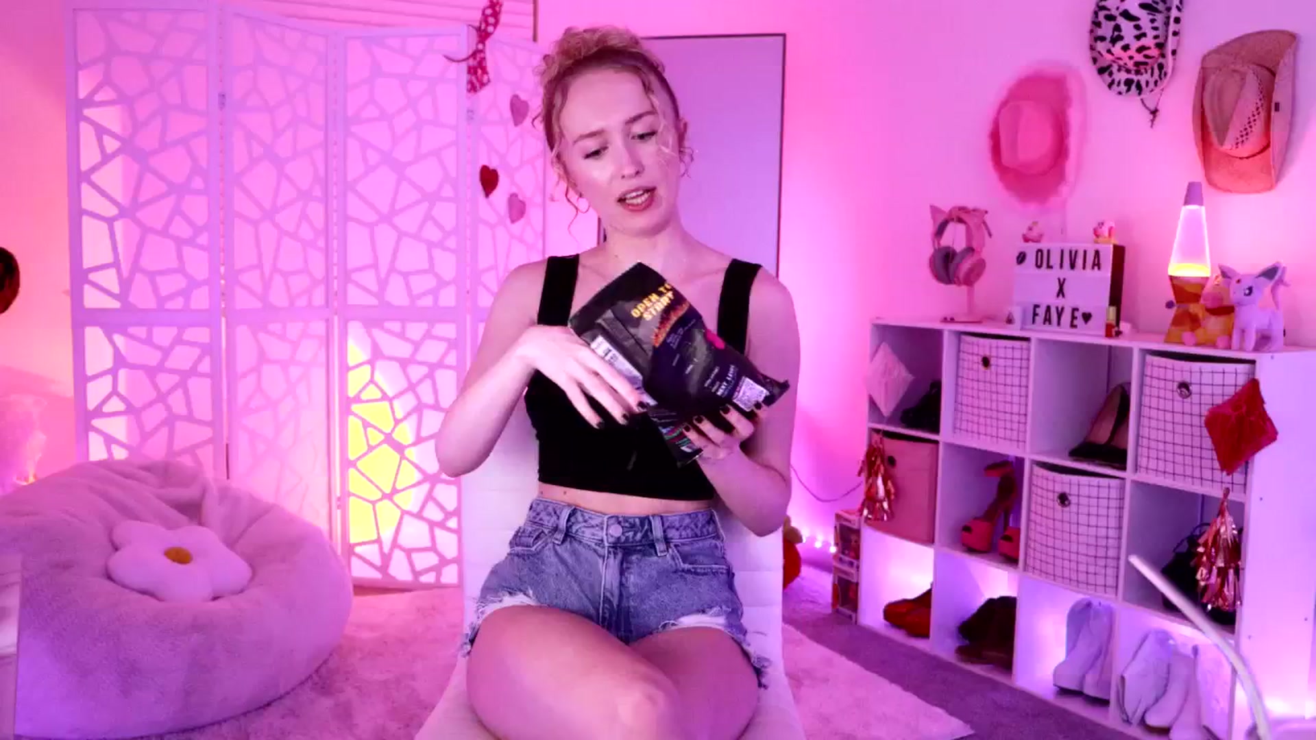 Gallery image thumbnail from OliviaxFaye's myfreecams stream on, 06/18/2024, 04:10 image 6 of 20