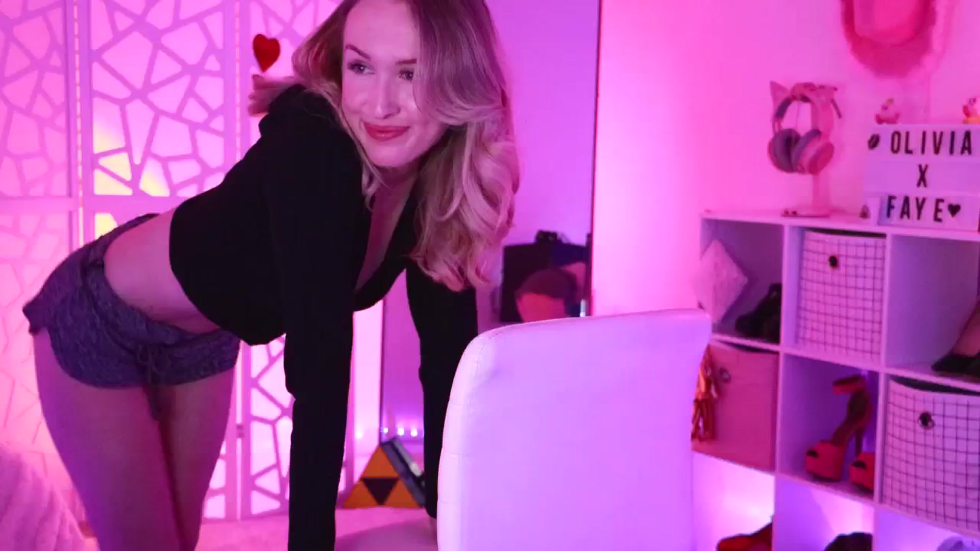 Gallery image thumbnail from OliviaxFaye's myfreecams stream on, 06/21/2024, 04:02 image 13 of 20