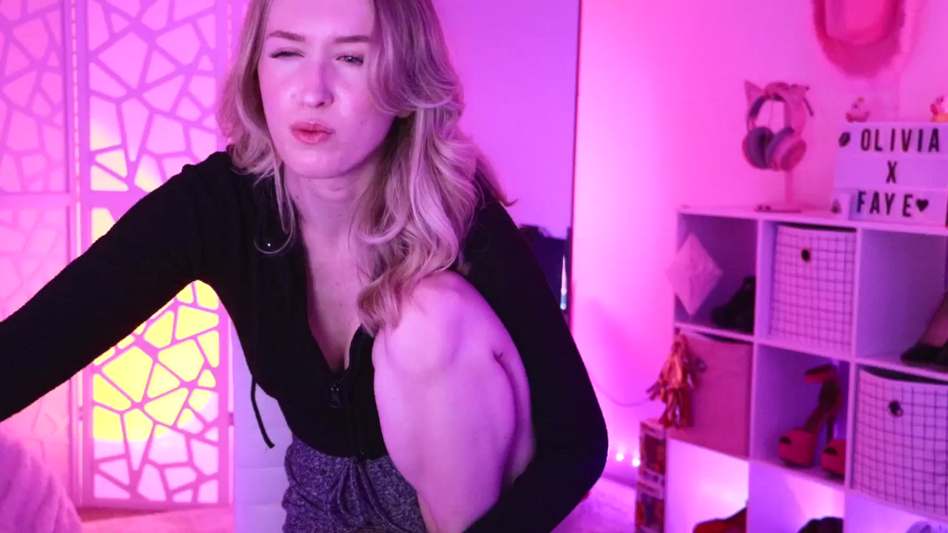 Gallery image thumbnail from OliviaxFaye's myfreecams stream on, 06/21/2024, 04:02 image 8 of 20