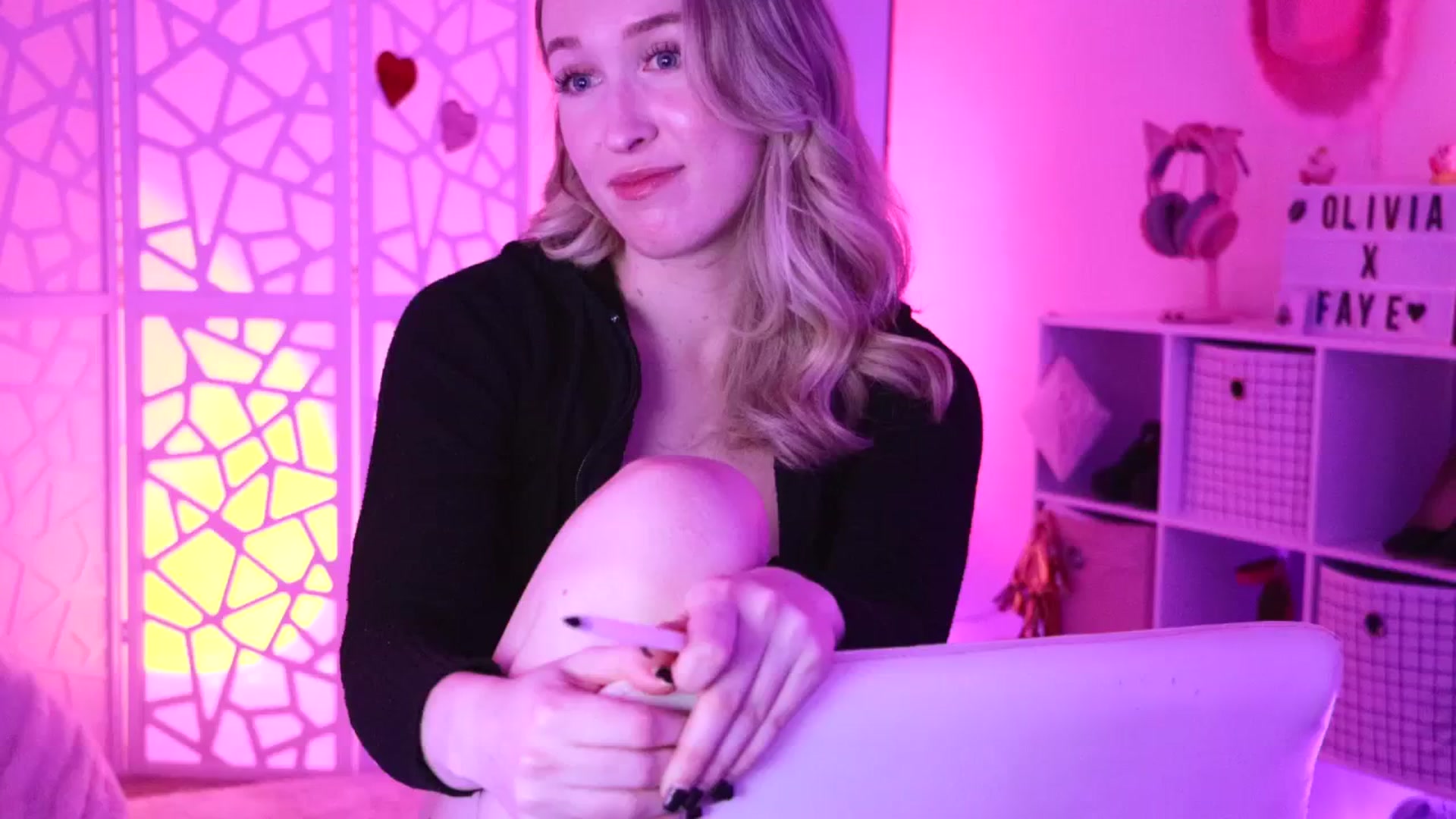 Gallery image thumbnail from OliviaxFaye's myfreecams stream on, 06/21/2024, 04:02 image 18 of 20