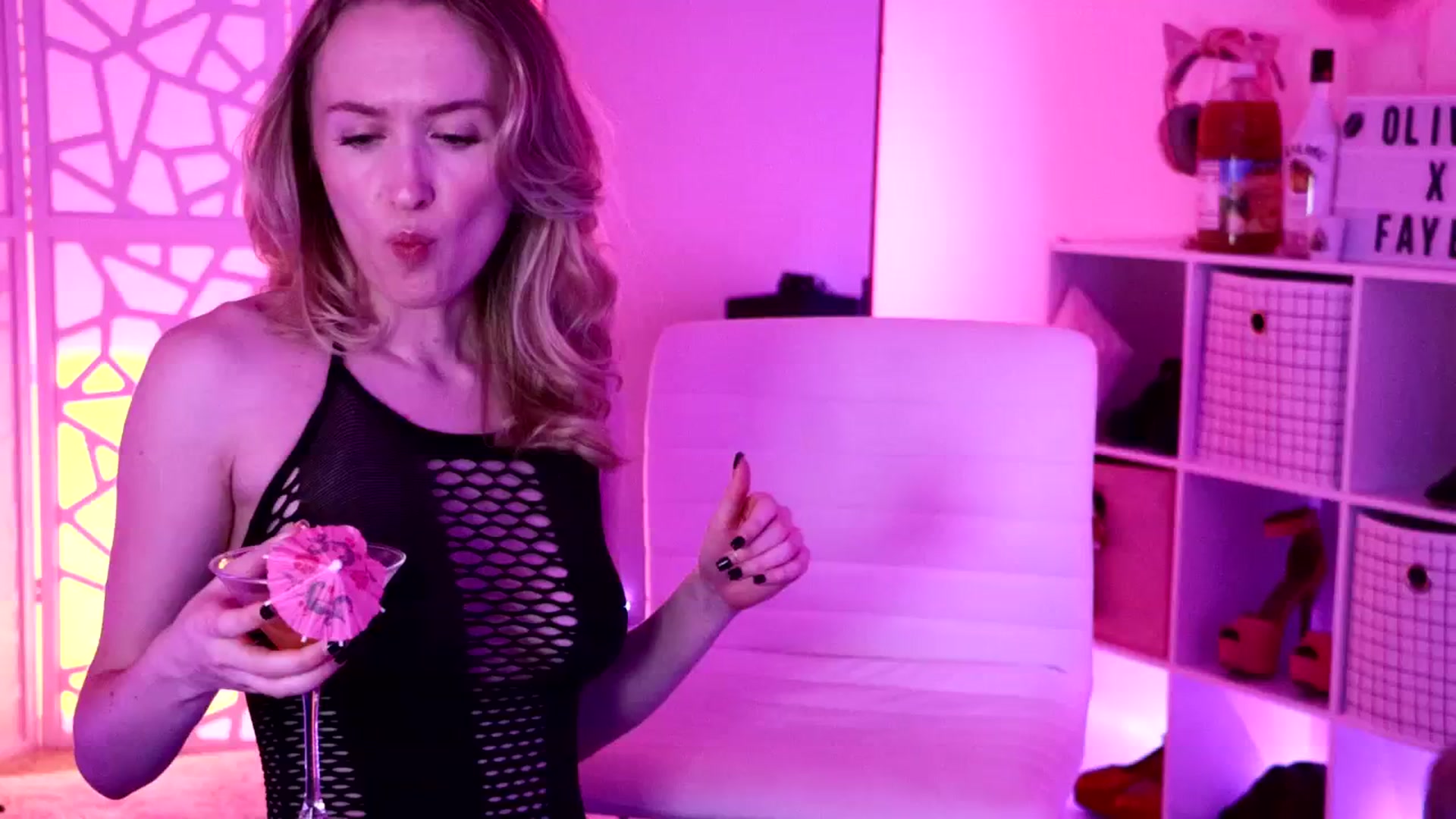 Gallery image thumbnail from OliviaxFaye's myfreecams stream on, 06/22/2024, 03:54 image 18 of 20