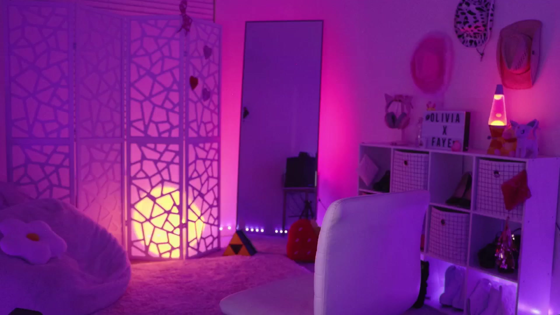 Gallery image thumbnail from OliviaxFaye's myfreecams stream on, 07/11/2024, 02:39 image 1 of 20