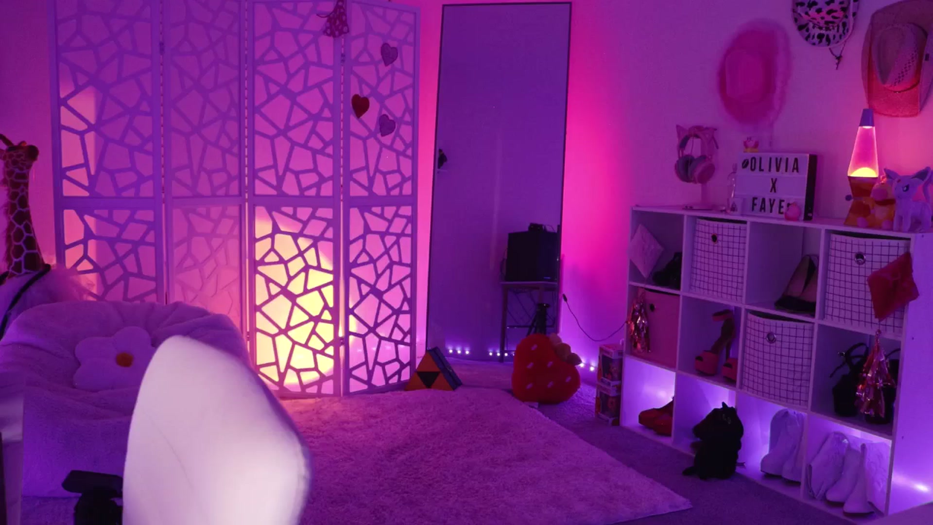 Gallery image thumbnail from OliviaxFaye's myfreecams stream on, 07/16/2024, 02:44 image 6 of 20