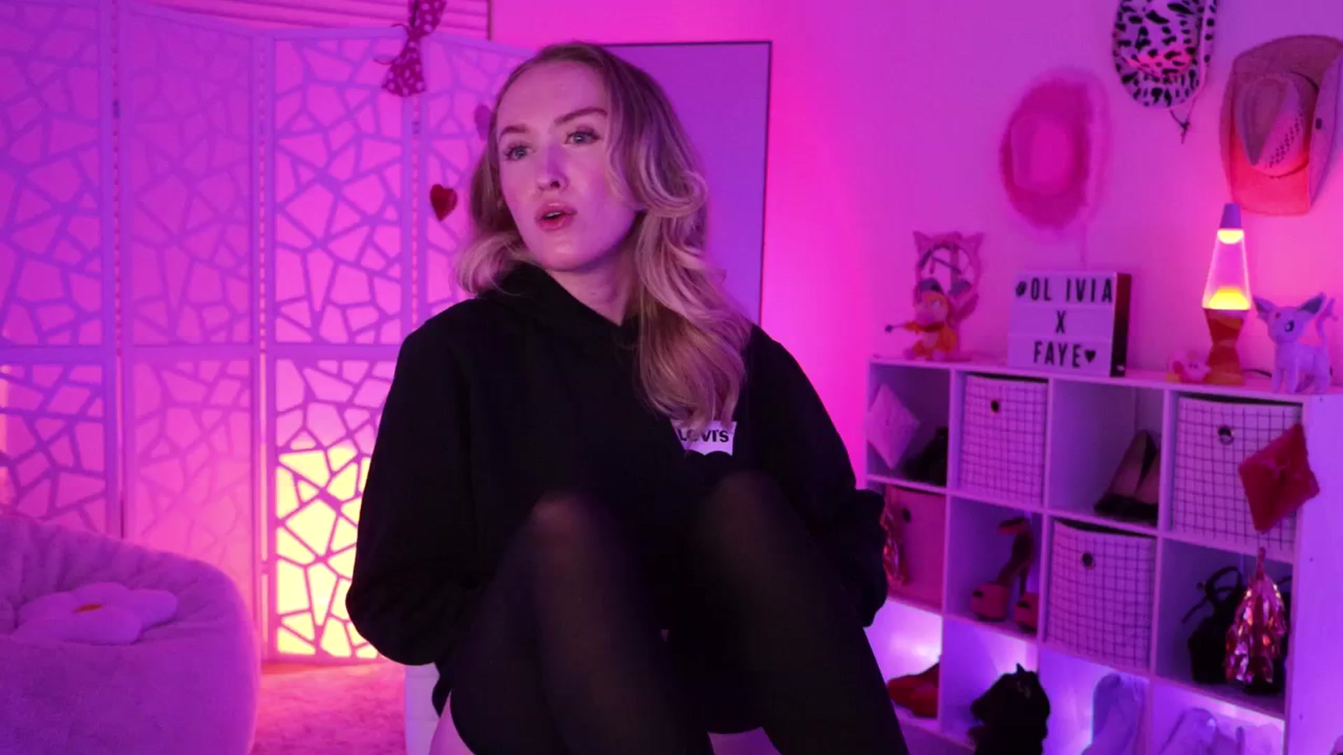 Gallery image thumbnail from OliviaxFaye's myfreecams stream on, 07/30/2024, 02:56 image 7 of 20