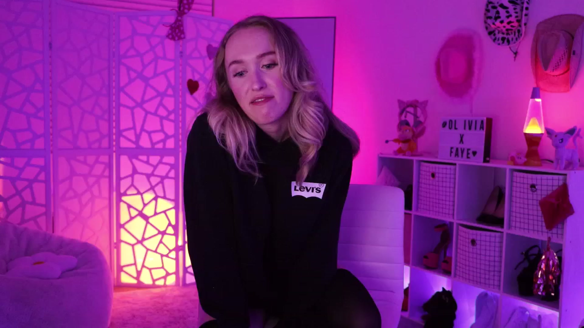 Gallery image thumbnail from OliviaxFaye's myfreecams stream on, 07/30/2024, 02:56 image 16 of 20