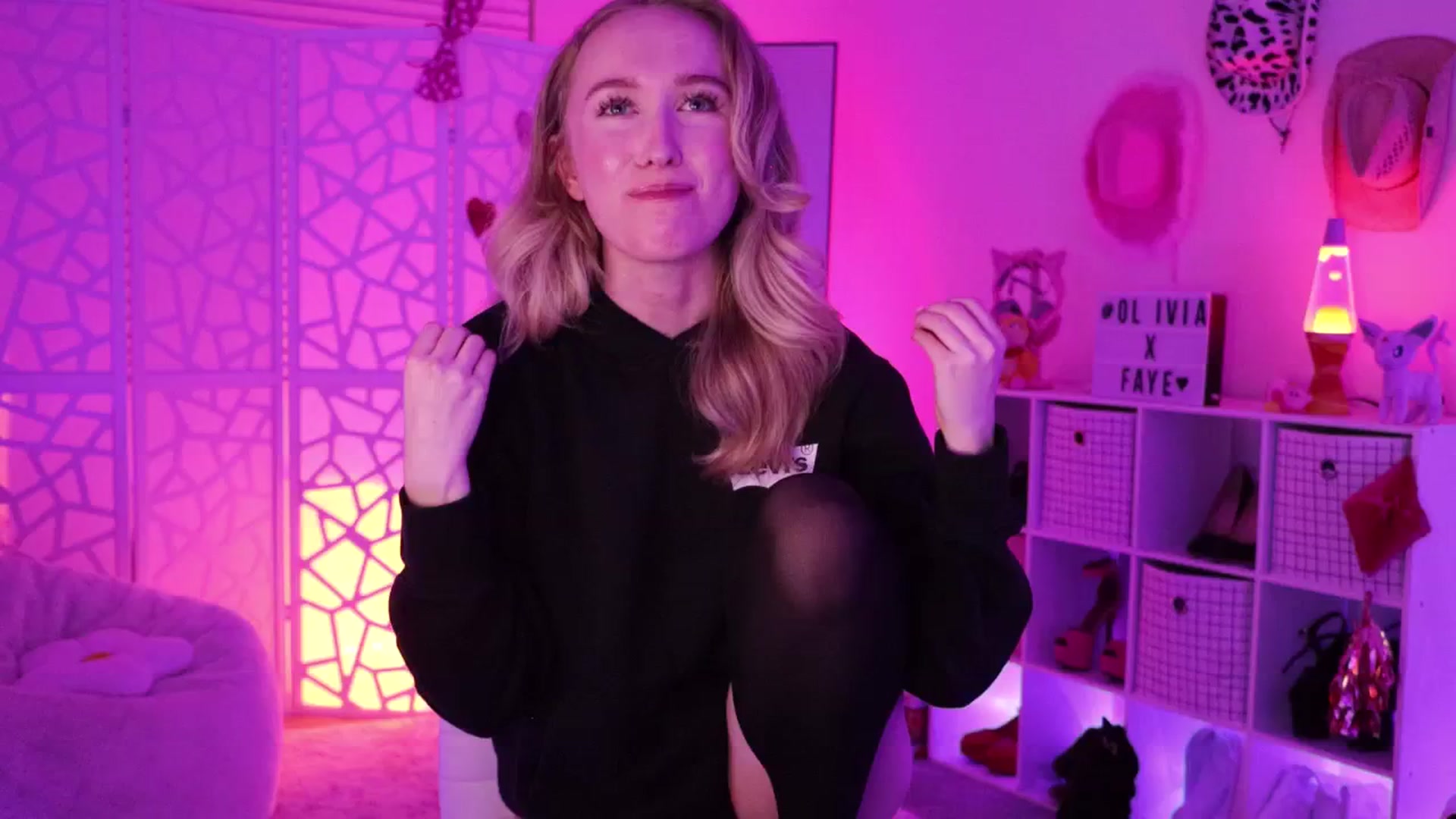 Gallery image thumbnail from OliviaxFaye's myfreecams stream on, 07/30/2024, 02:56 image 11 of 20
