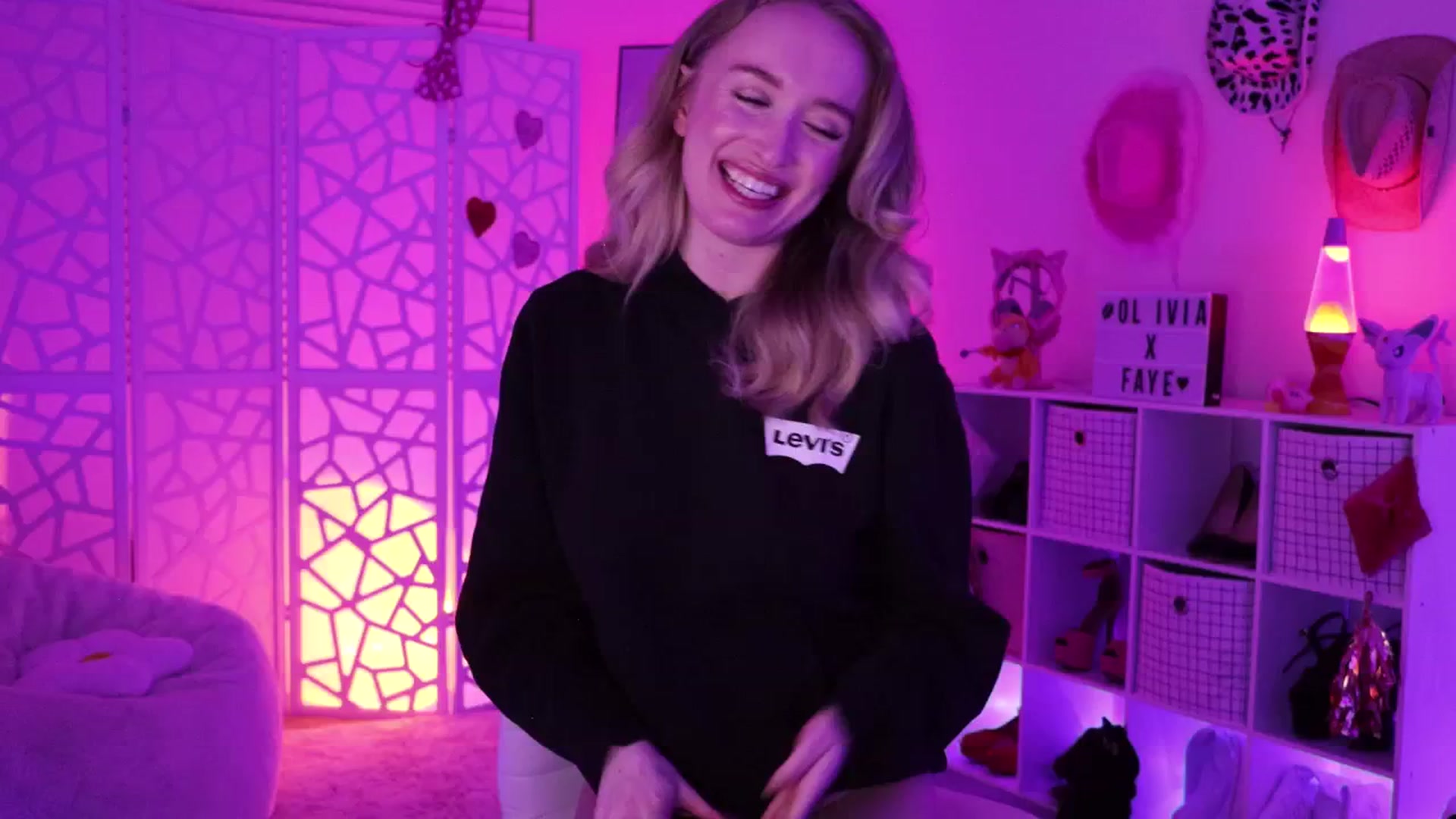 Gallery image thumbnail from OliviaxFaye's myfreecams stream on, 07/30/2024, 02:56 image 18 of 20