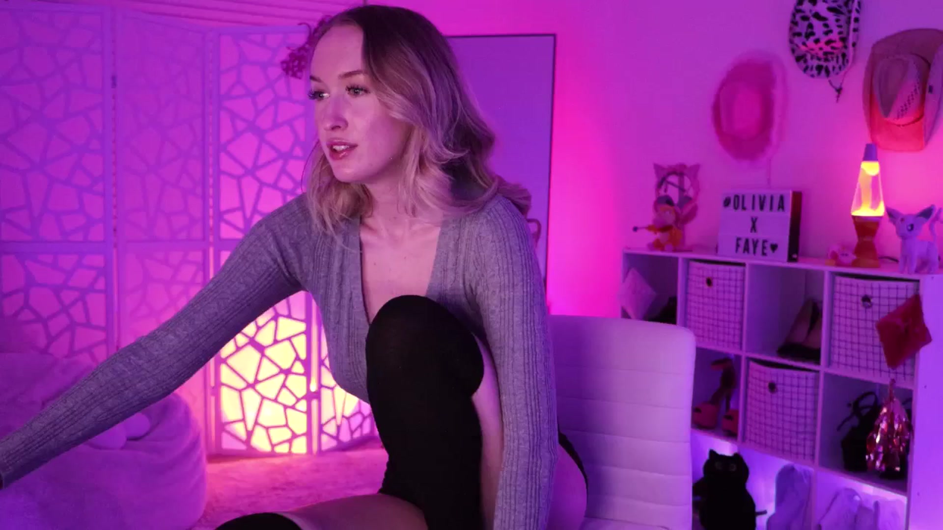 Gallery image thumbnail from OliviaxFaye's myfreecams stream on, 08/01/2024, 02:11 image 13 of 20