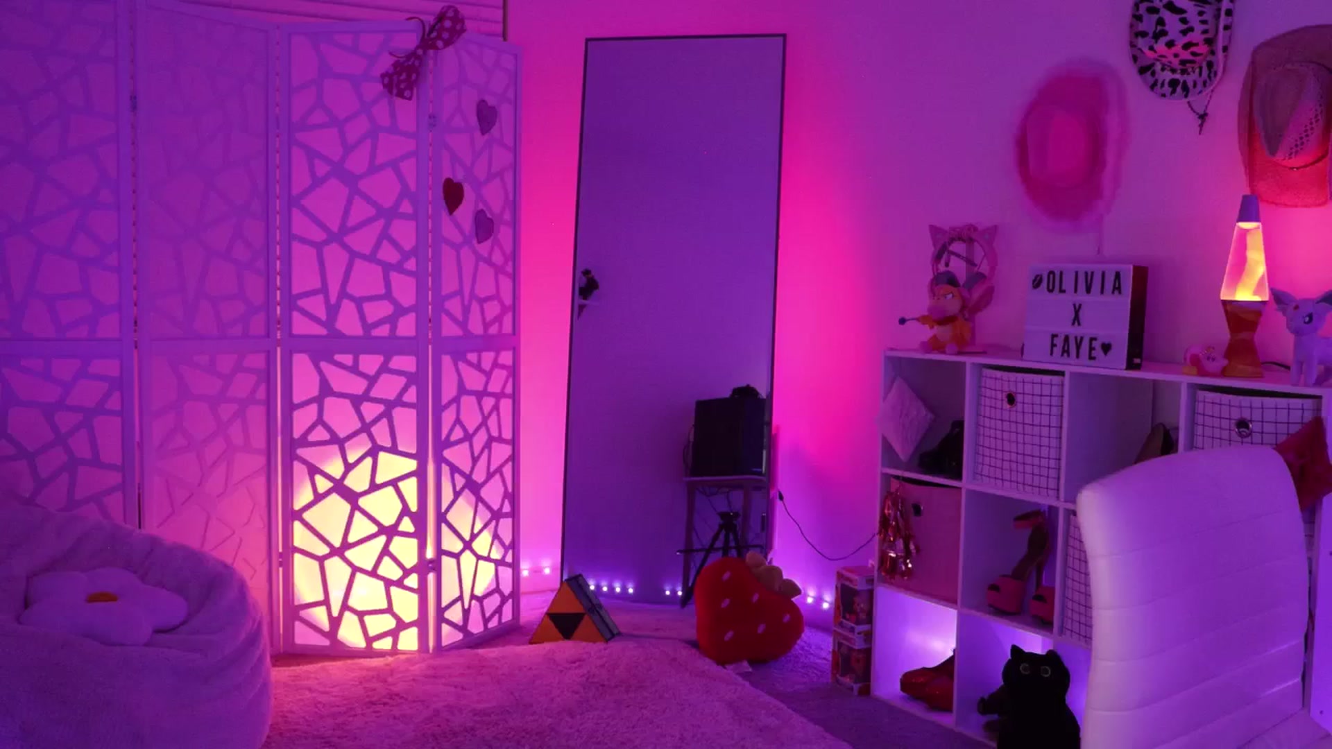 Gallery image thumbnail from OliviaxFaye's myfreecams stream on, 08/01/2024, 03:26 image 9 of 20