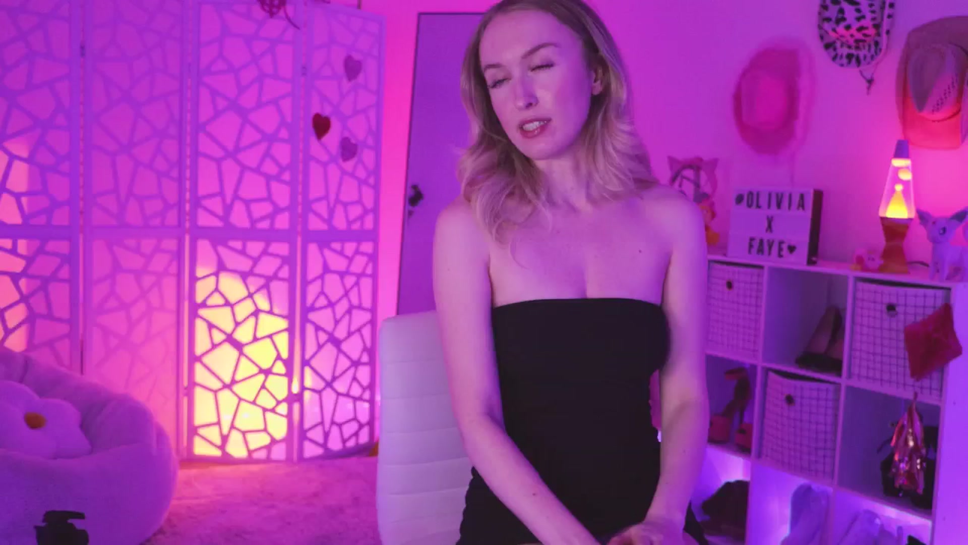 Gallery image thumbnail from OliviaxFaye's myfreecams stream on, 08/08/2024, 02:40 image 5 of 20