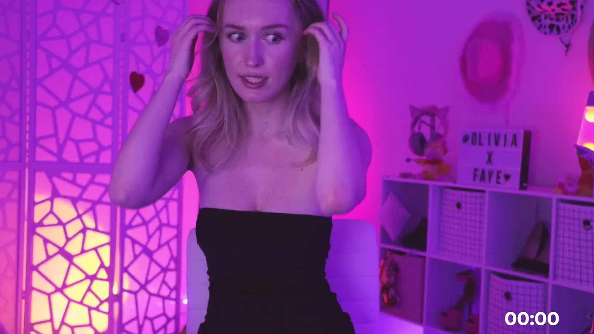 Gallery image thumbnail from OliviaxFaye's myfreecams stream on, 08/08/2024, 02:40 image 19 of 20