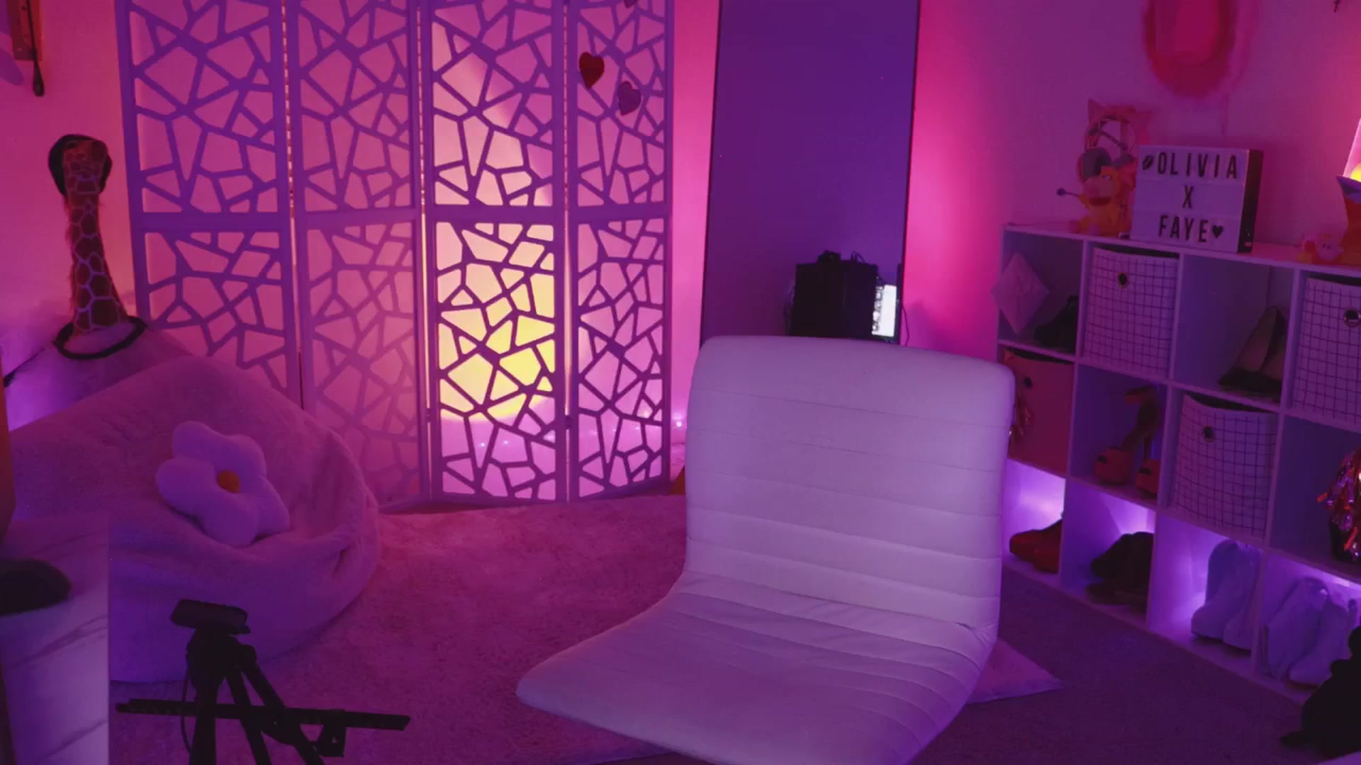 Gallery image thumbnail from OliviaxFaye's myfreecams stream on, 08/16/2024, 03:45 image 5 of 20