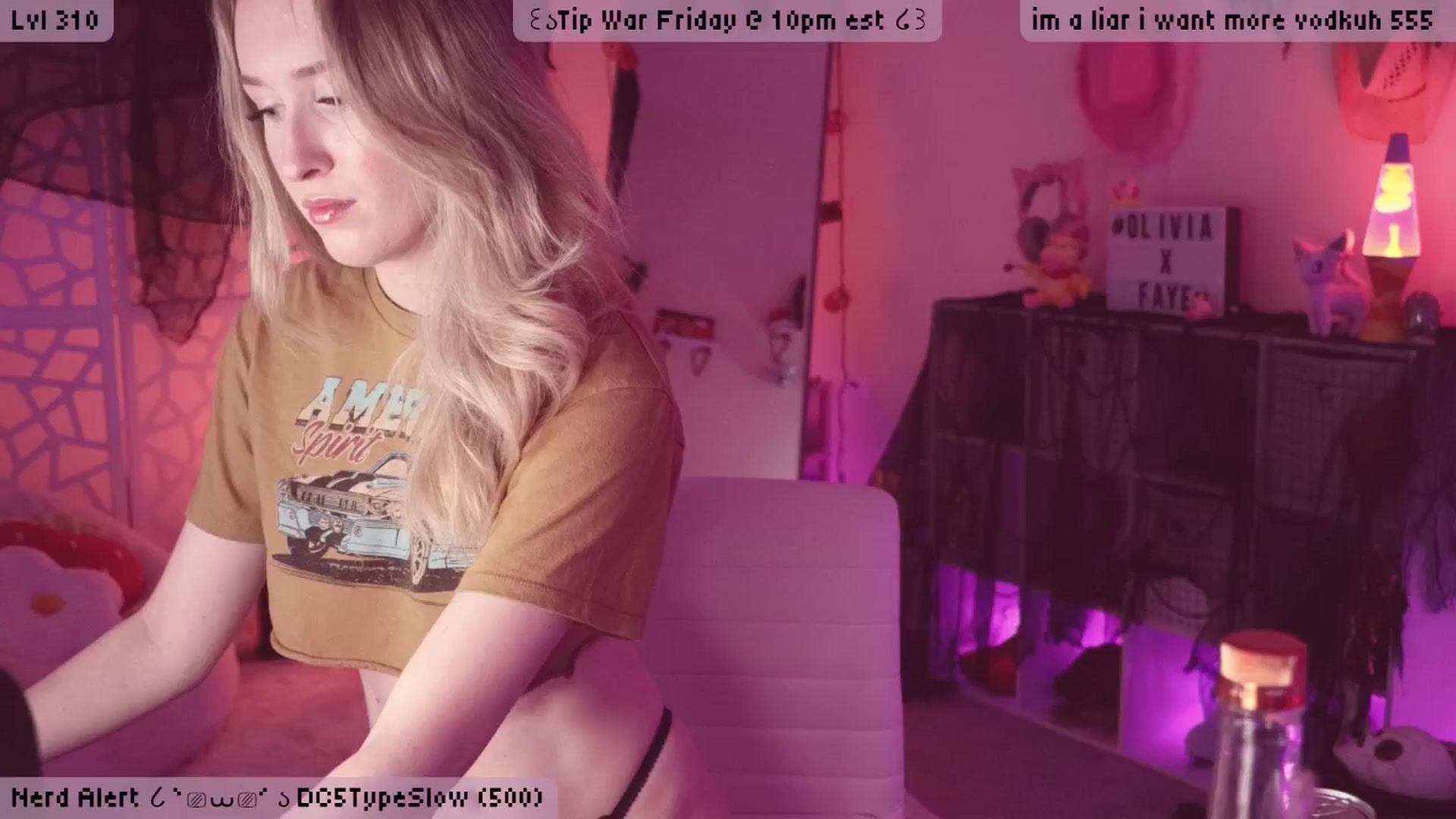 Gallery image thumbnail from OliviaxFaye's myfreecams stream on, 10/16/2024, 04:07 image 1 of 20