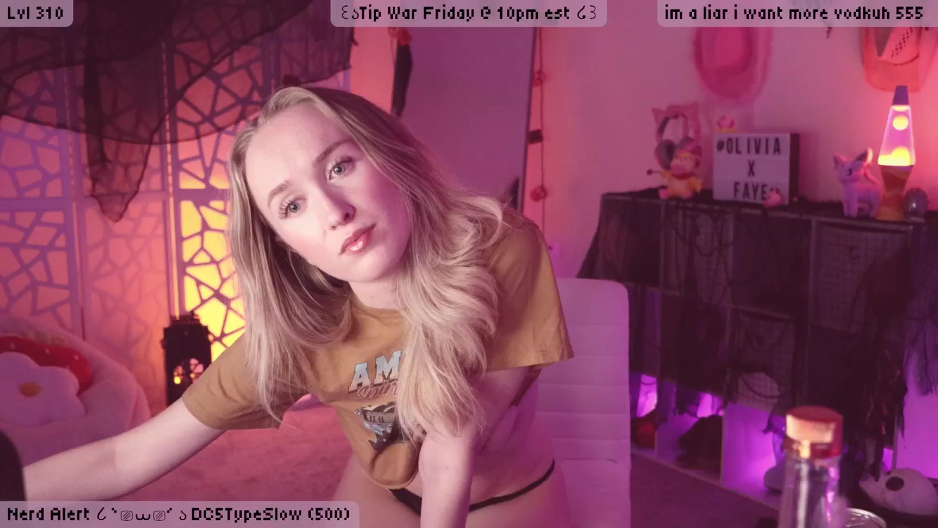 Gallery image thumbnail from OliviaxFaye's myfreecams stream on, 10/16/2024, 04:07 image 3 of 20