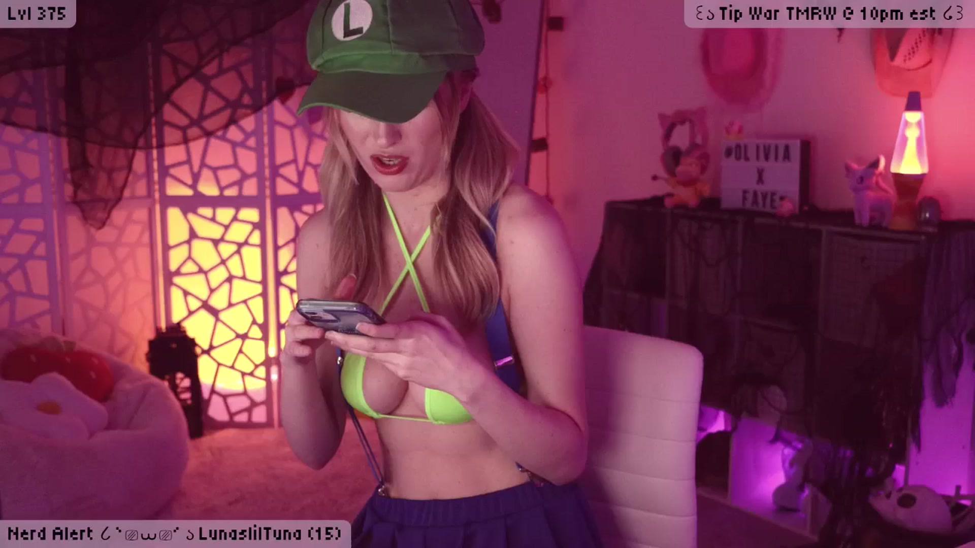 Gallery image thumbnail from OliviaxFaye's myfreecams stream on, 10/18/2024, 05:07 image 1 of 20