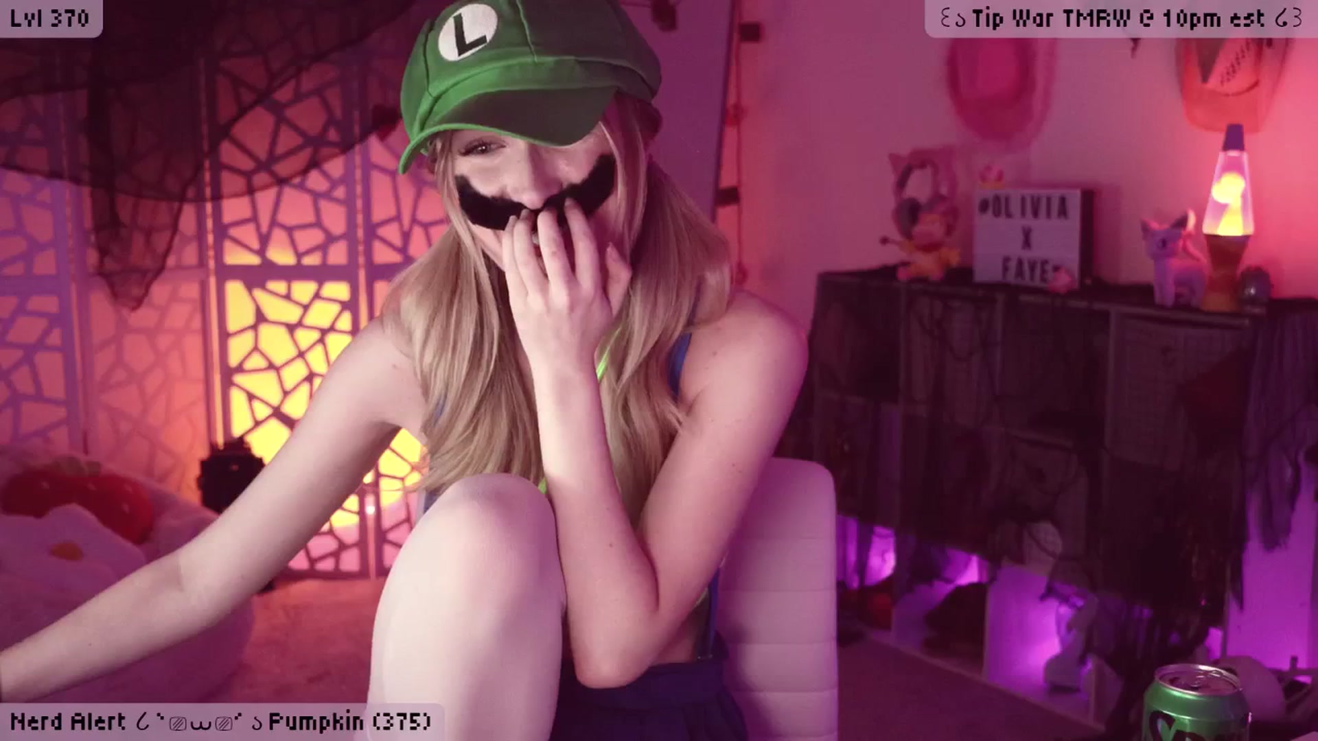 Gallery image thumbnail from OliviaxFaye's myfreecams stream on, 10/18/2024, 05:07 image 7 of 20