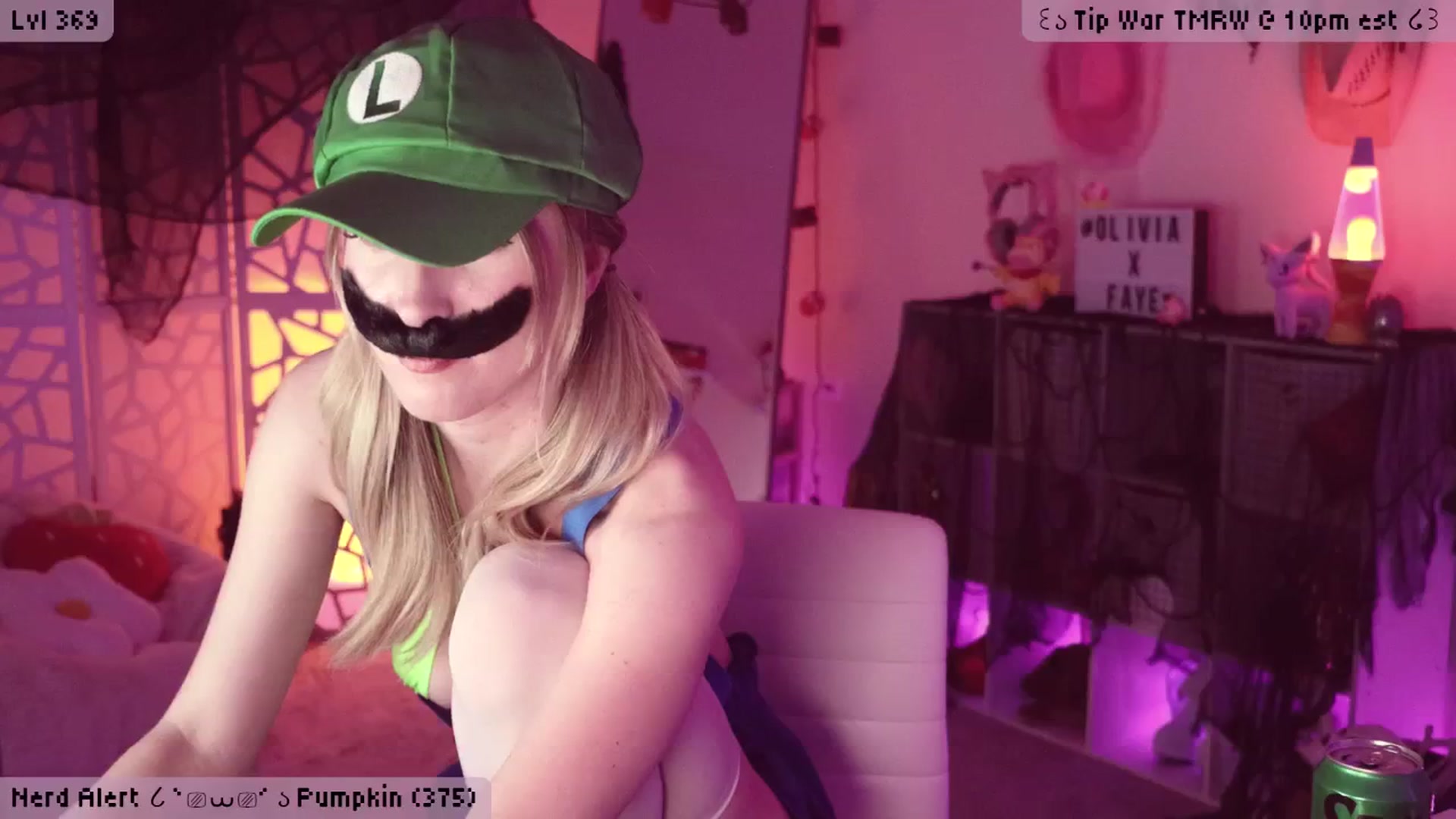 Gallery image thumbnail from OliviaxFaye's myfreecams stream on, 10/18/2024, 05:07 image 8 of 20