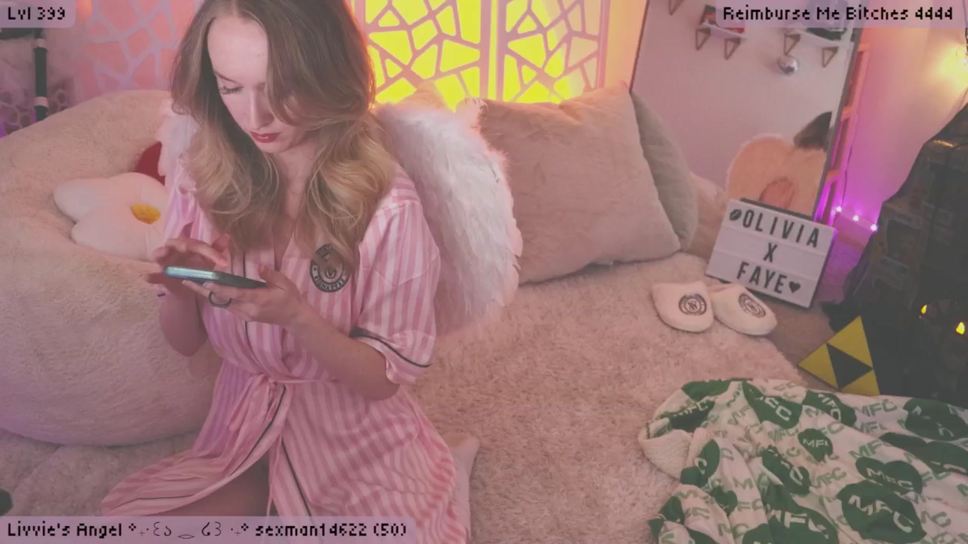 Gallery image thumbnail from OliviaxFaye's myfreecams stream on, 10/19/2024, 03:08 image 3 of 20